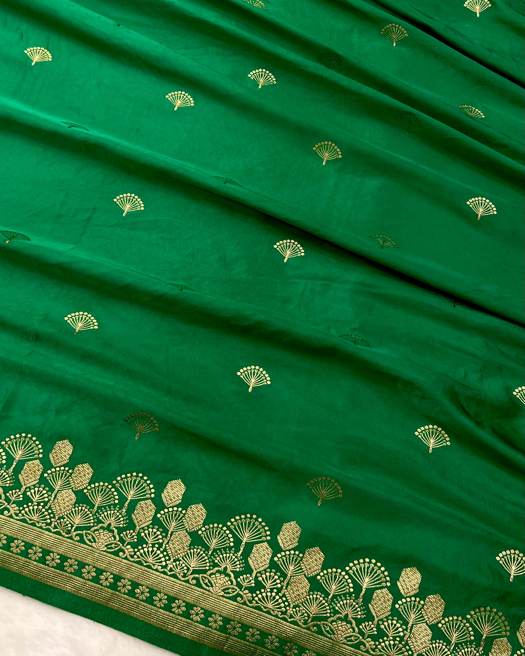 Green Shades Banarasi Floral Boota, Open Border Mashru Katan Silk Saree - Niyarah