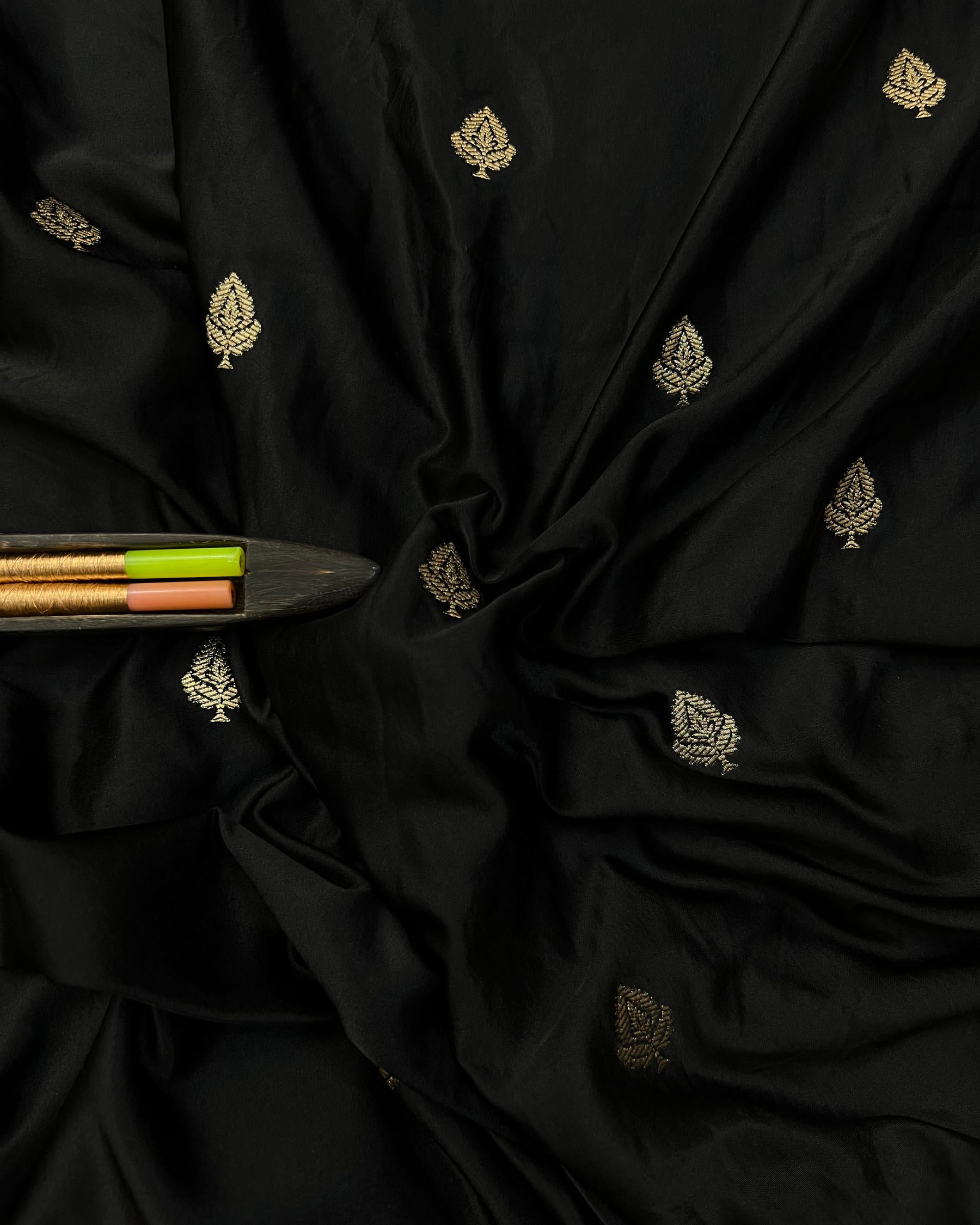 Black Shades Banarasi Floral Boota Mashru Katan Silk Saree - Niyarah