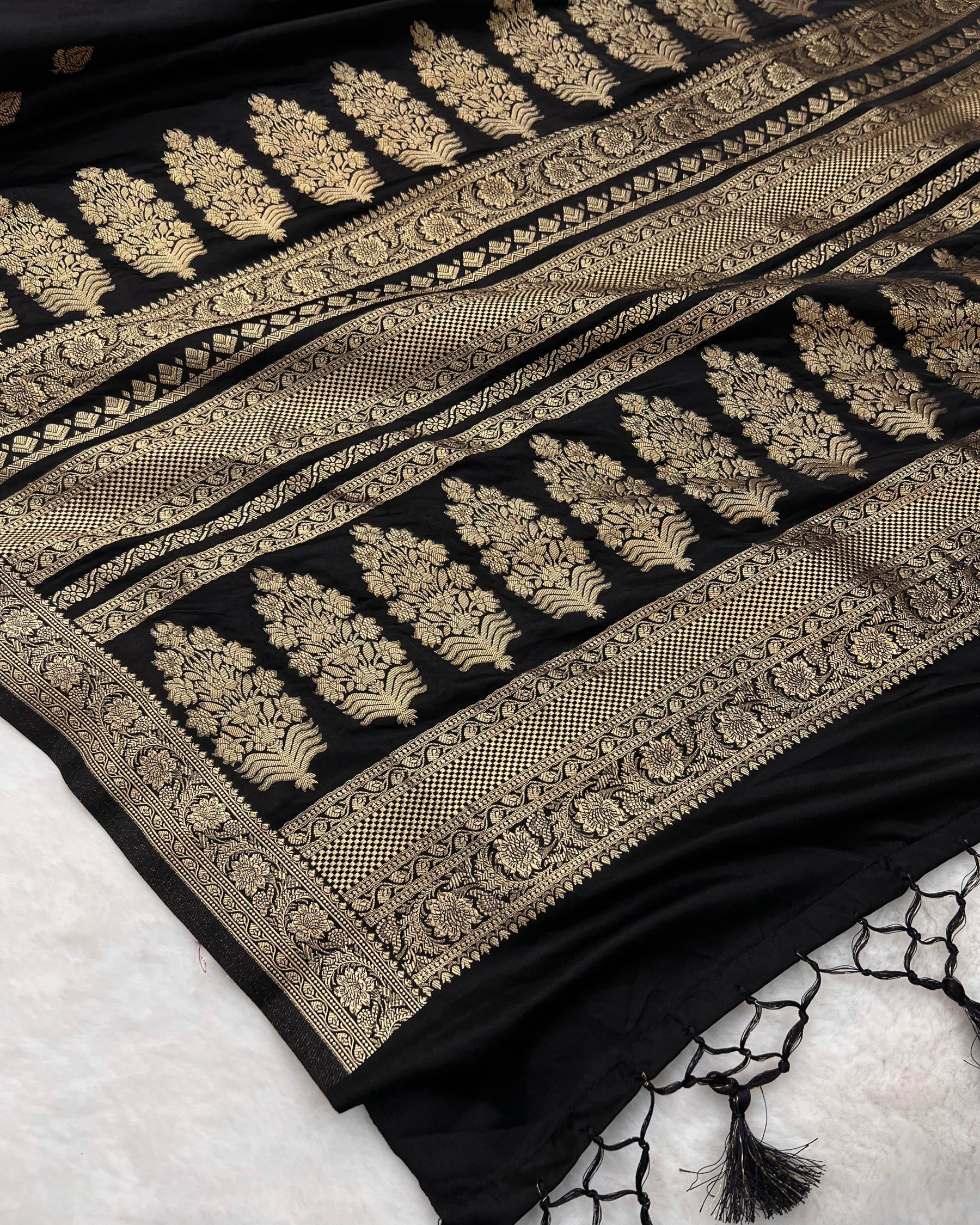 Black Shades Banarasi Floral Boota Mashru Katan Silk Saree - Niyarah
