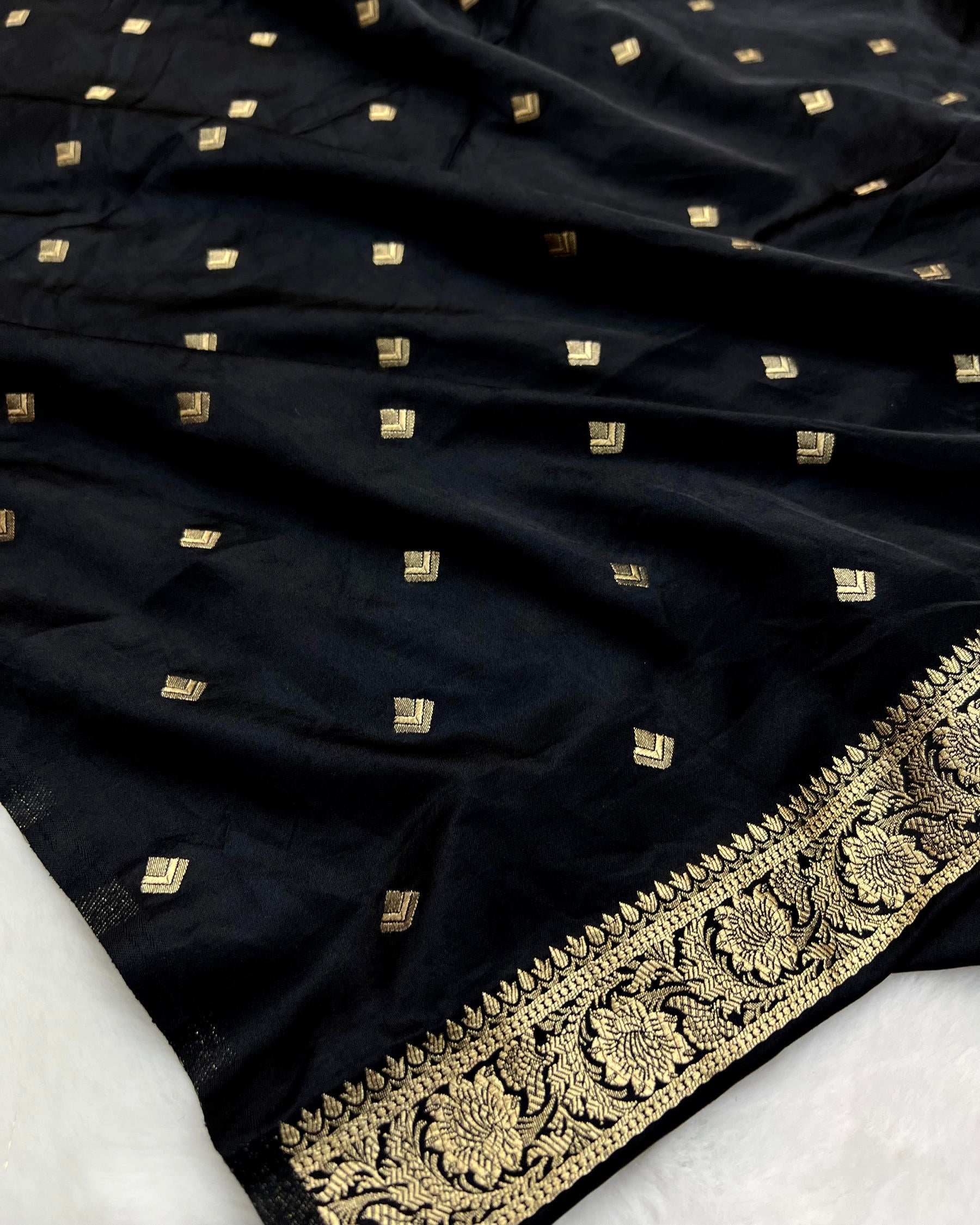 Black Shades Banarasi Floral Boota Mashru Katan Silk Saree - Niyarah