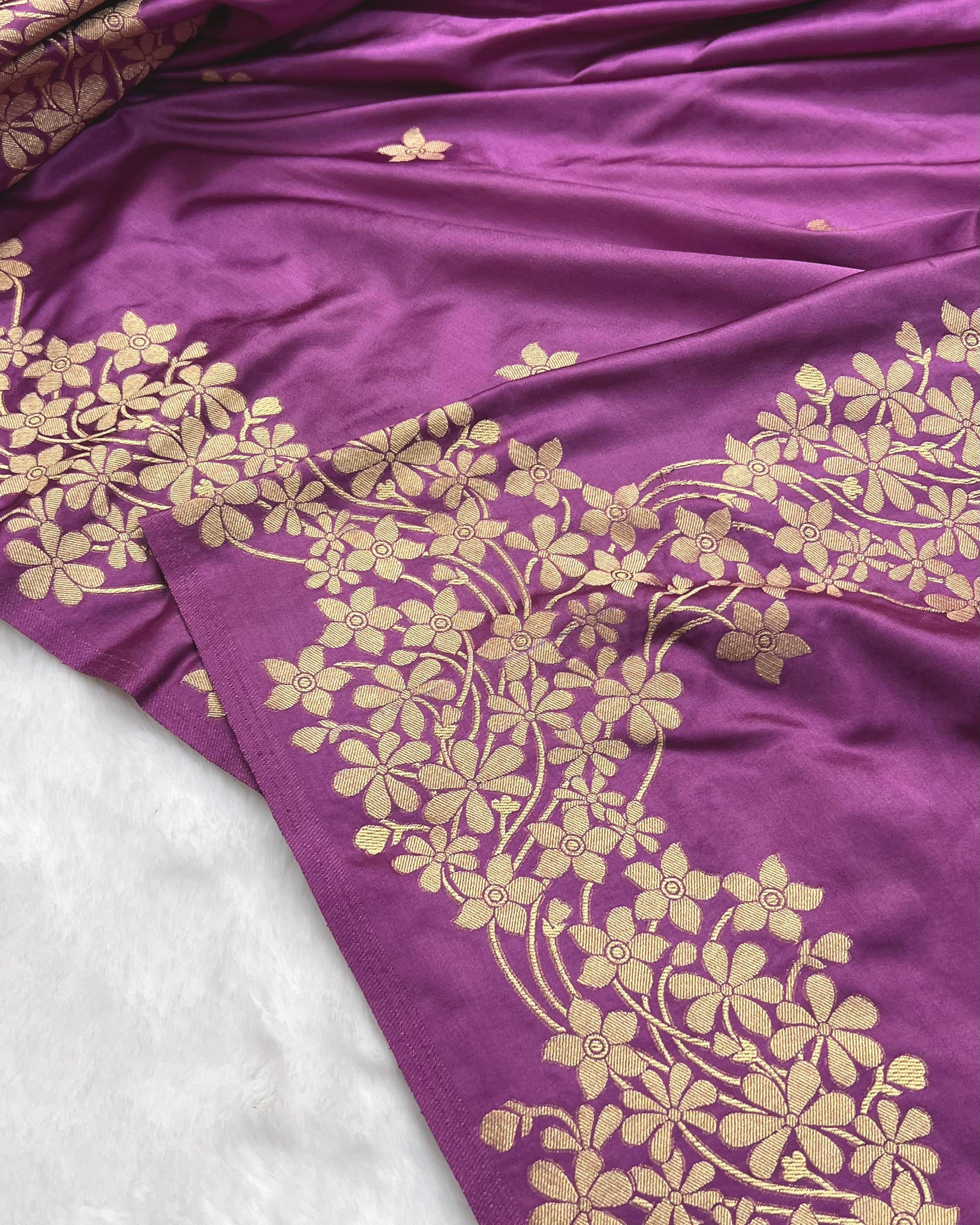 Lavender Shades Banarasi Floral Boota Mashru Katan Silk Saree - Niyarah