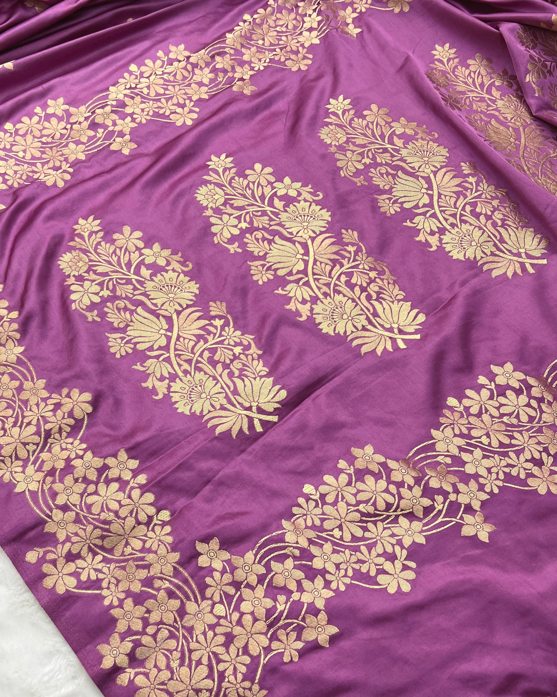 Lavender Shades Banarasi Floral Boota Mashru Katan Silk Saree - Niyarah