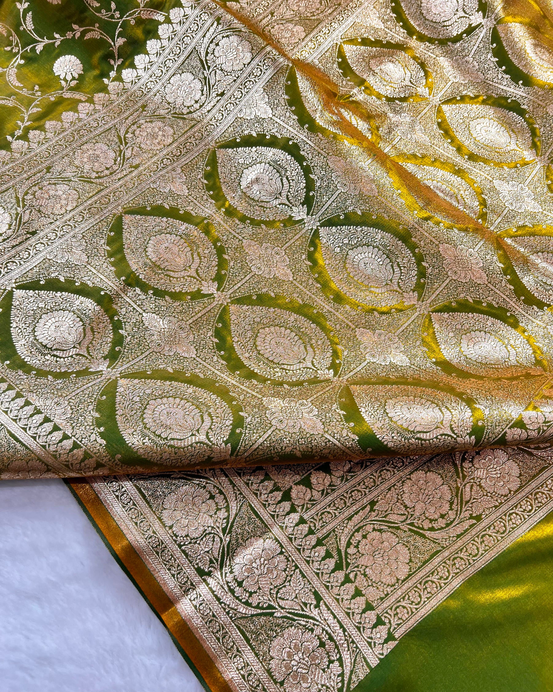 Mehandi Shades Banarasi Floral Zaal Mashru Satin Silk Saree - Niyarah