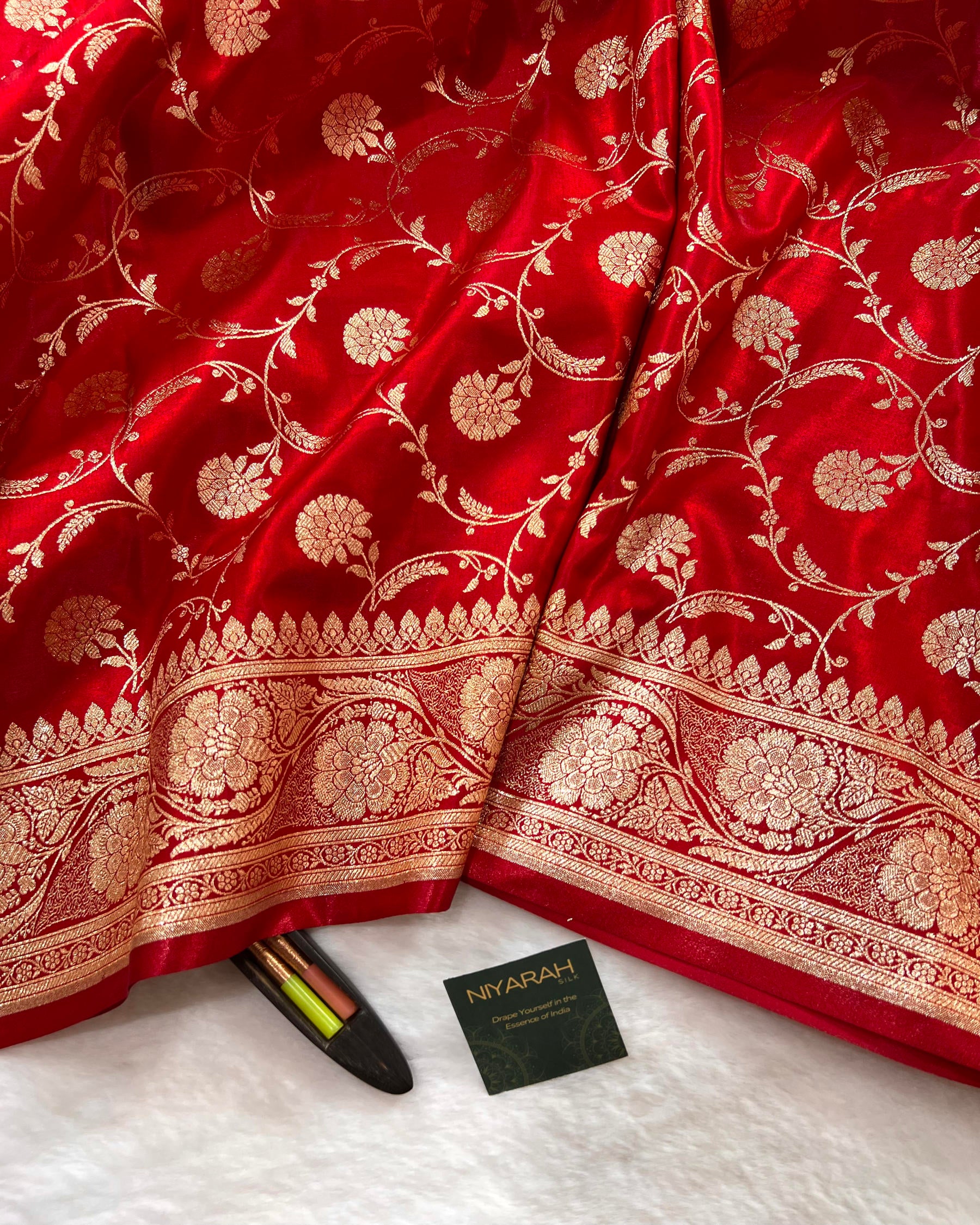 Red Banarasi Floral Zaal Mashru Satin Silk Saree - Niyarah