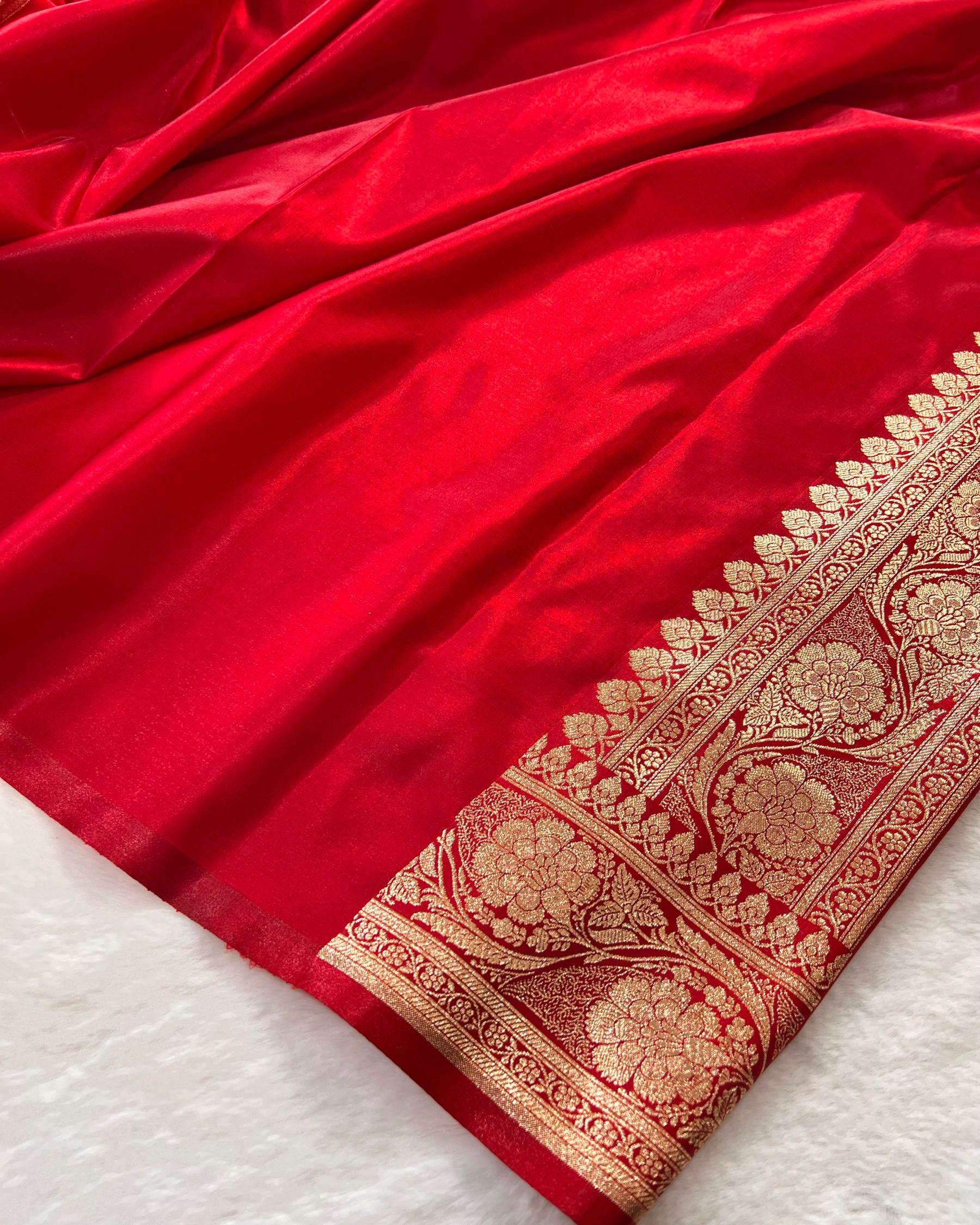 Red Banarasi Floral Zaal Mashru Satin Silk Saree - Niyarah