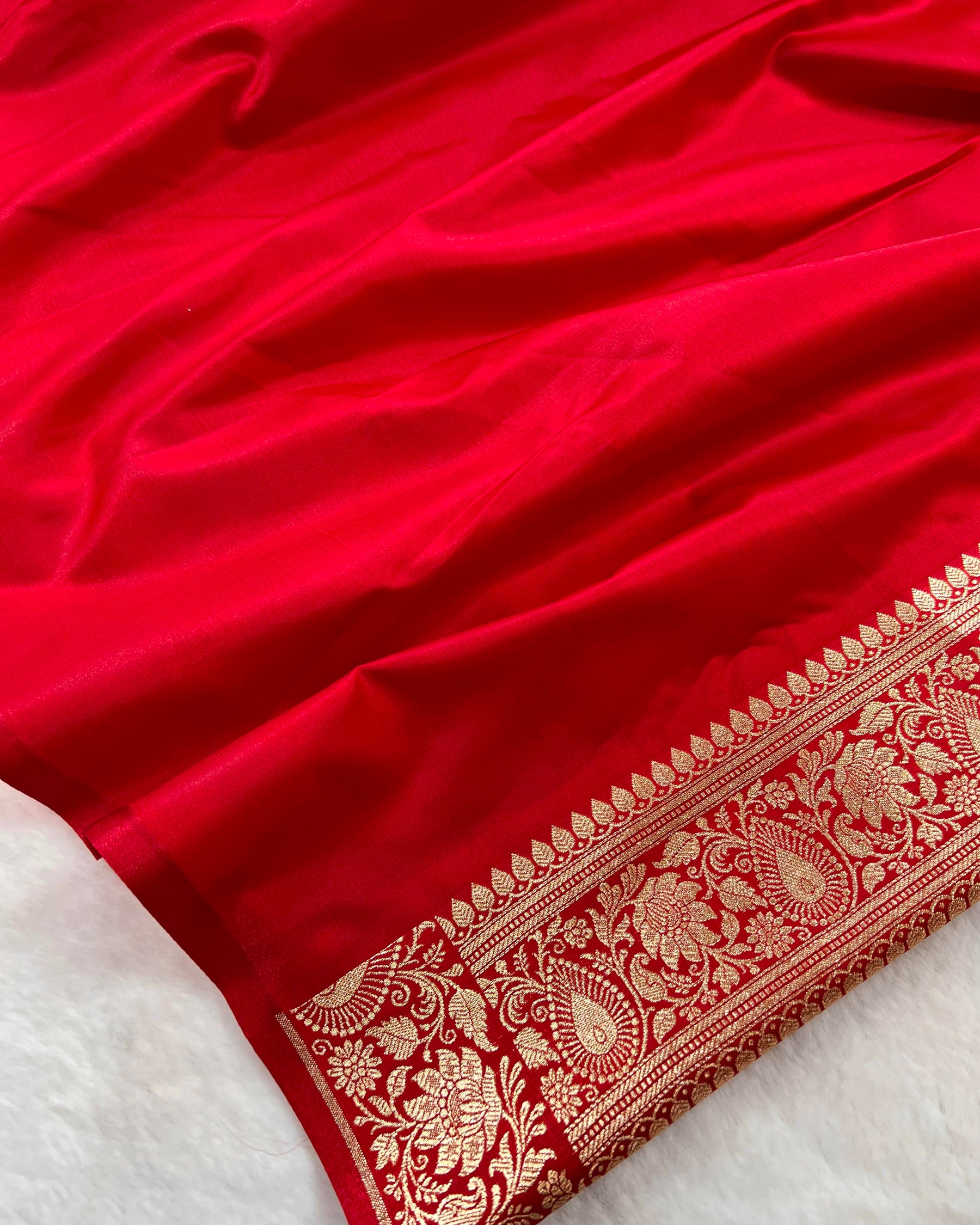Soft Red Shades Banarasi Booti Mashru Satin Silk Saree - Niyarah