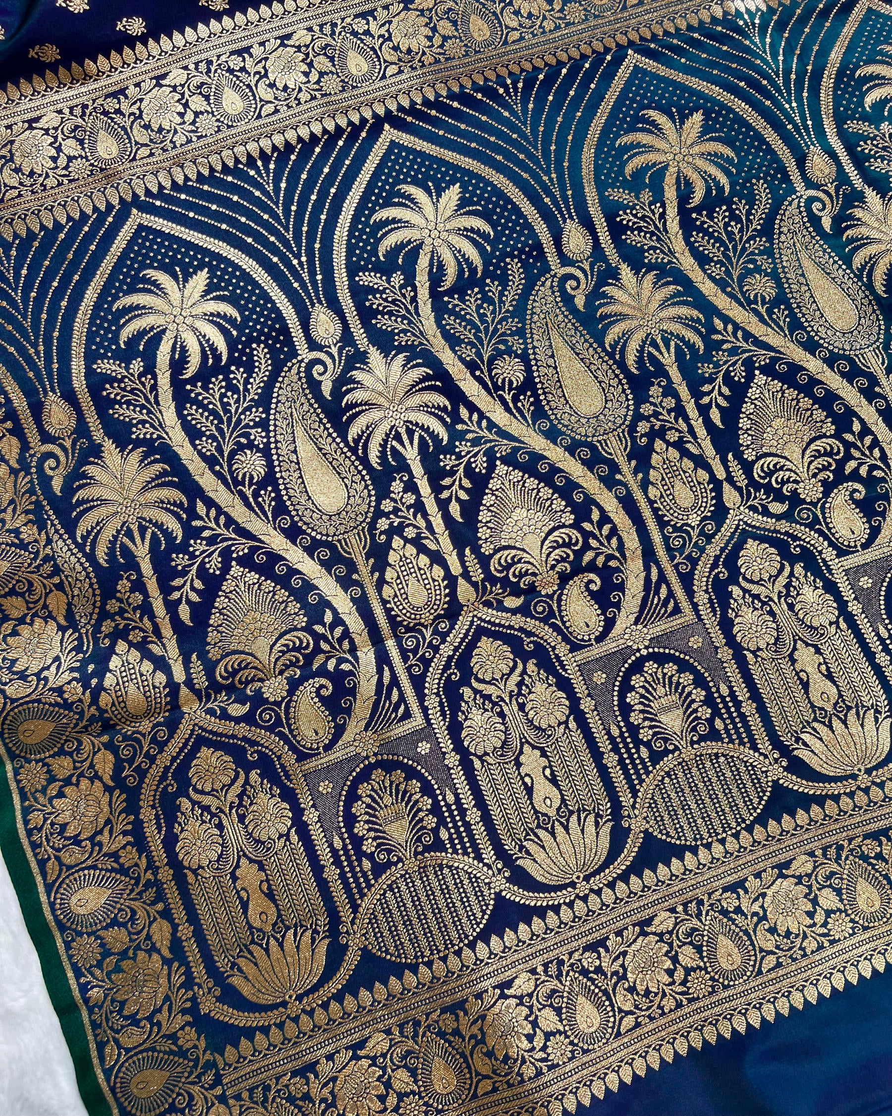 Cross Peacock Shades Banarasi Booti Mashru Satin Silk Saree - Niyarah