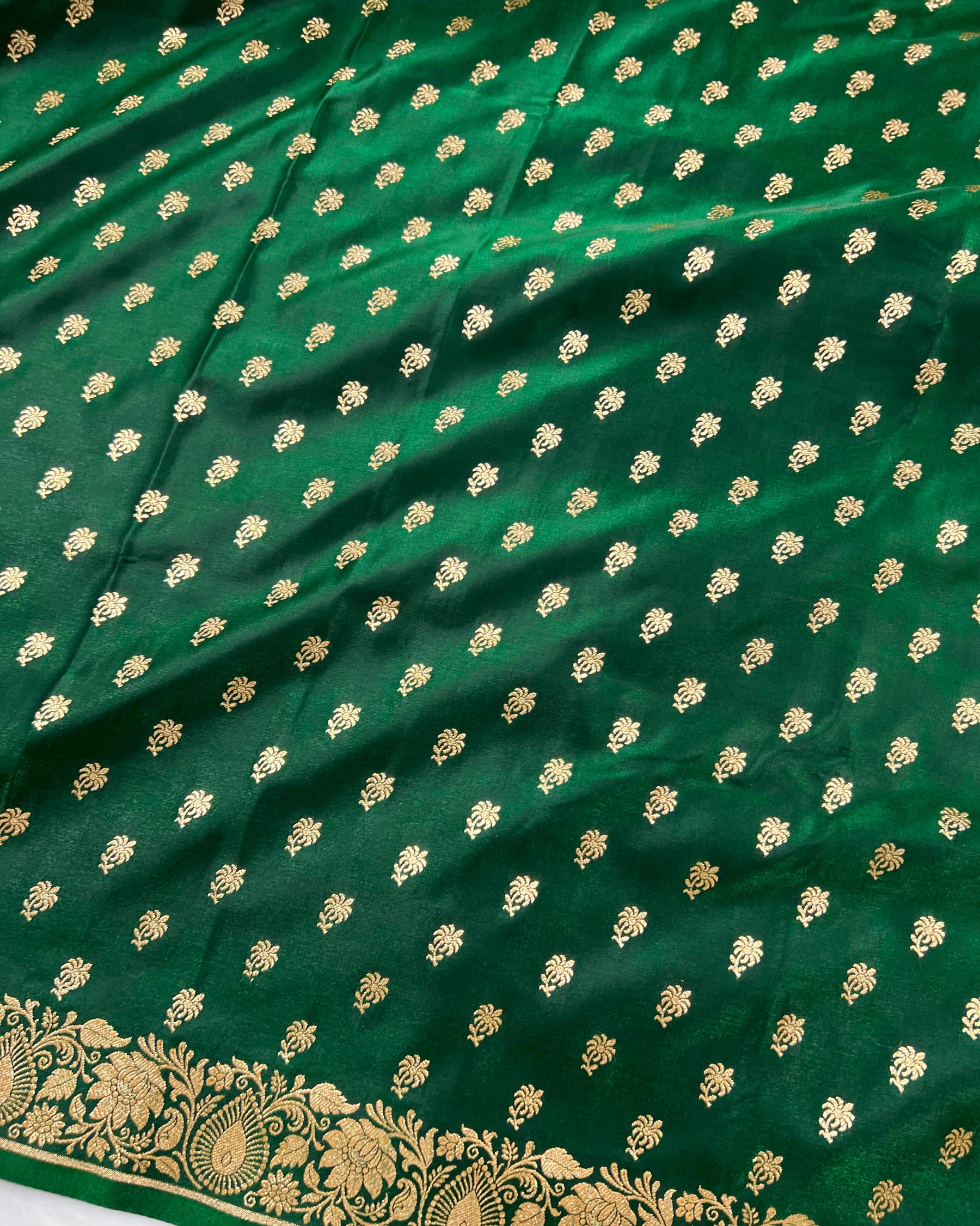 Soft Bottle Green Shades Banarasi Booti Mashru Satin Silk Saree - Niyarah