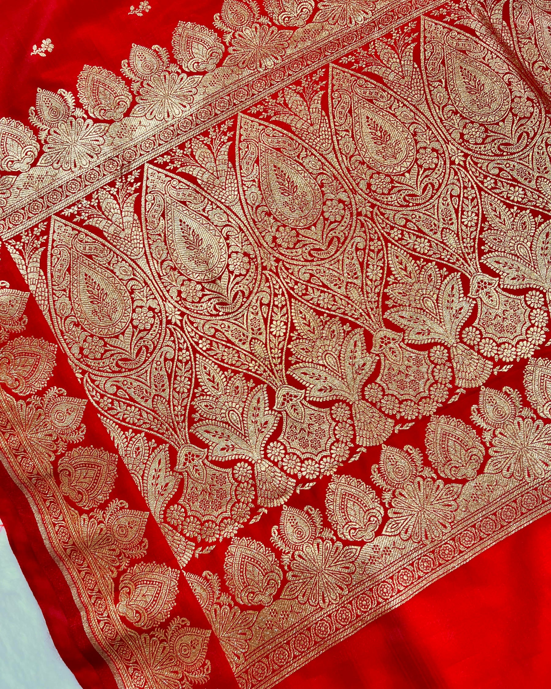 Red Banarasi Floral Booti Satin Silk Saree - Niyarah