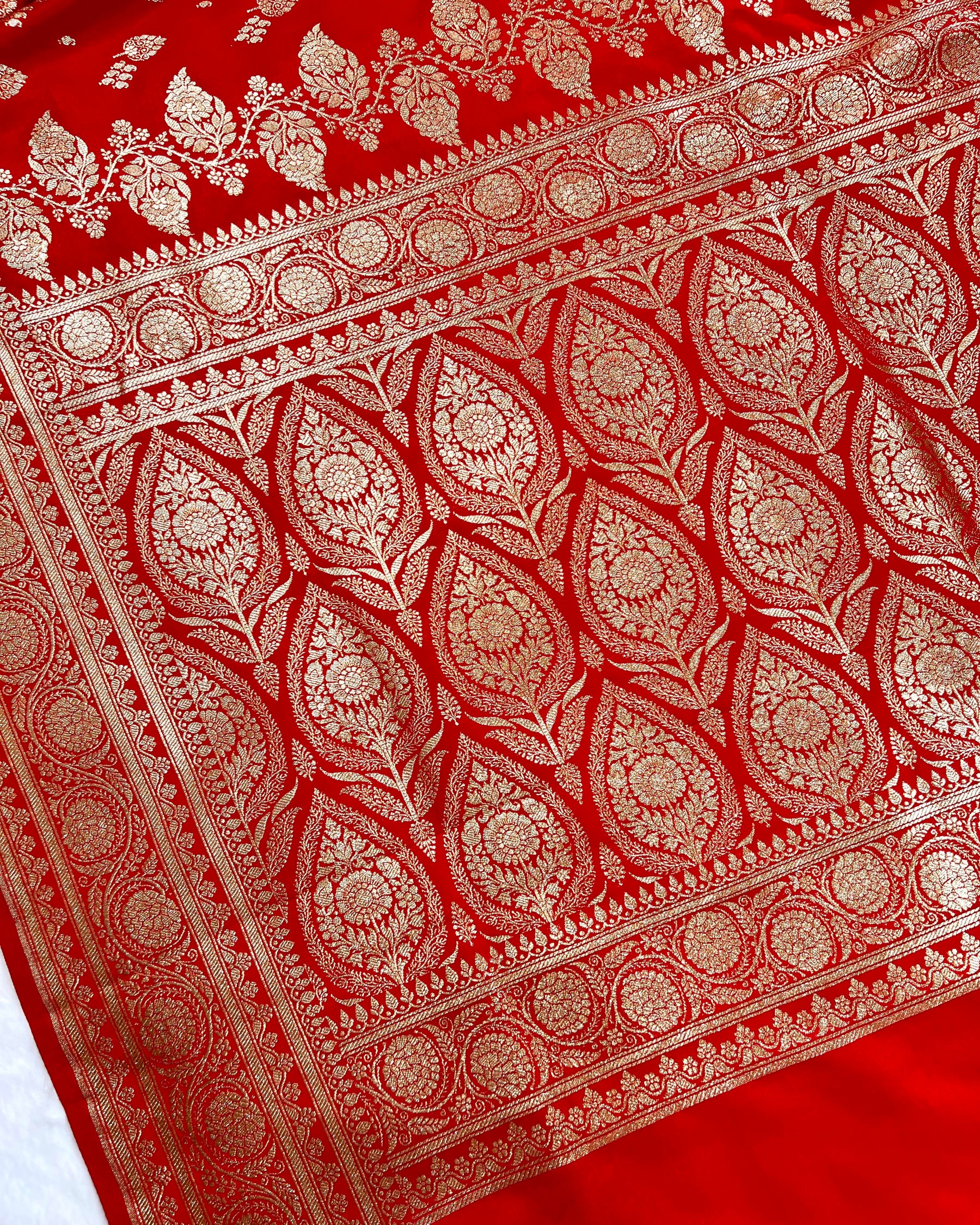 Red Shades Banarasi Boota Mashru Satin Silk Saree - Niyarah
