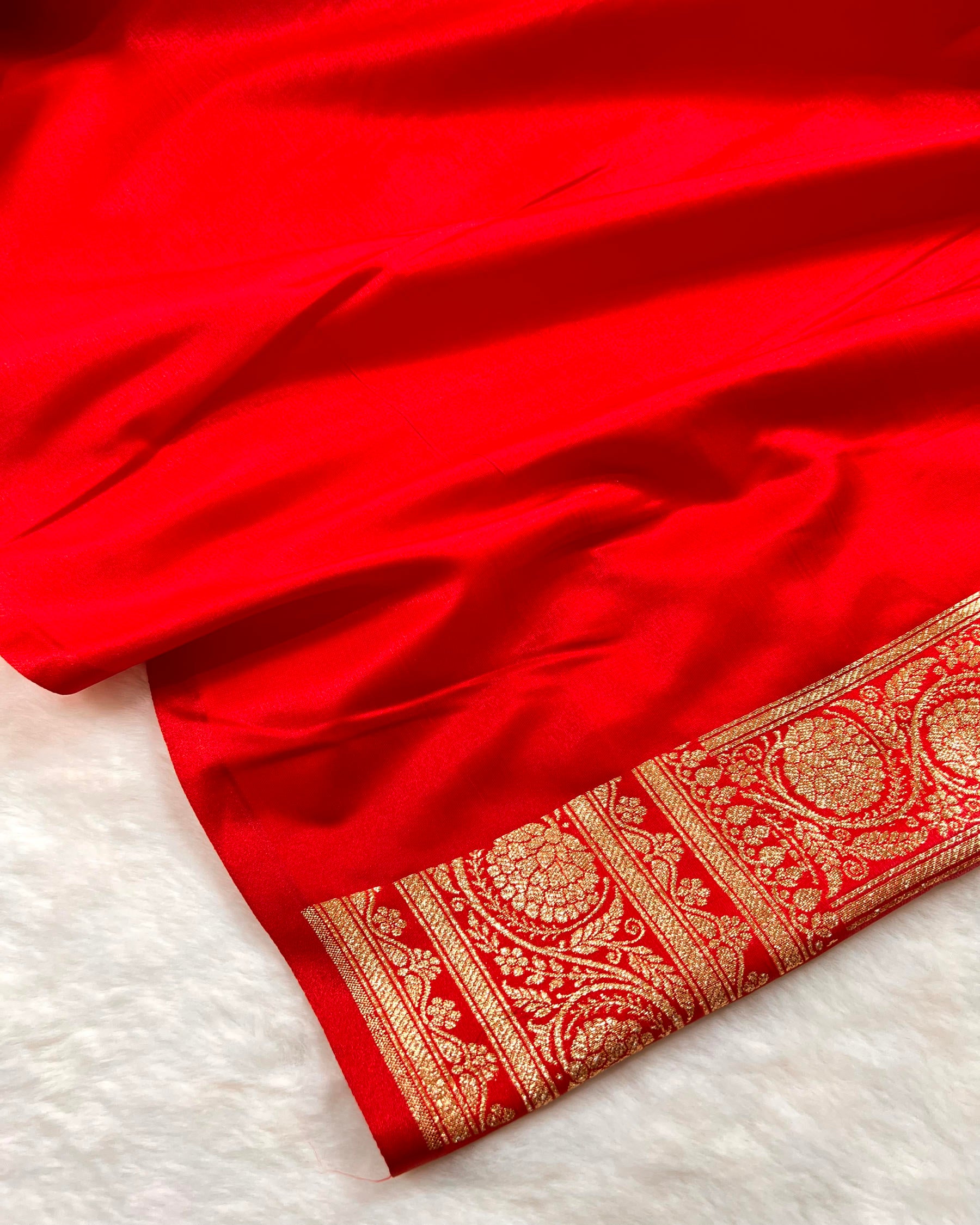 Red Shades Banarasi Boota Mashru Satin Silk Saree - Niyarah