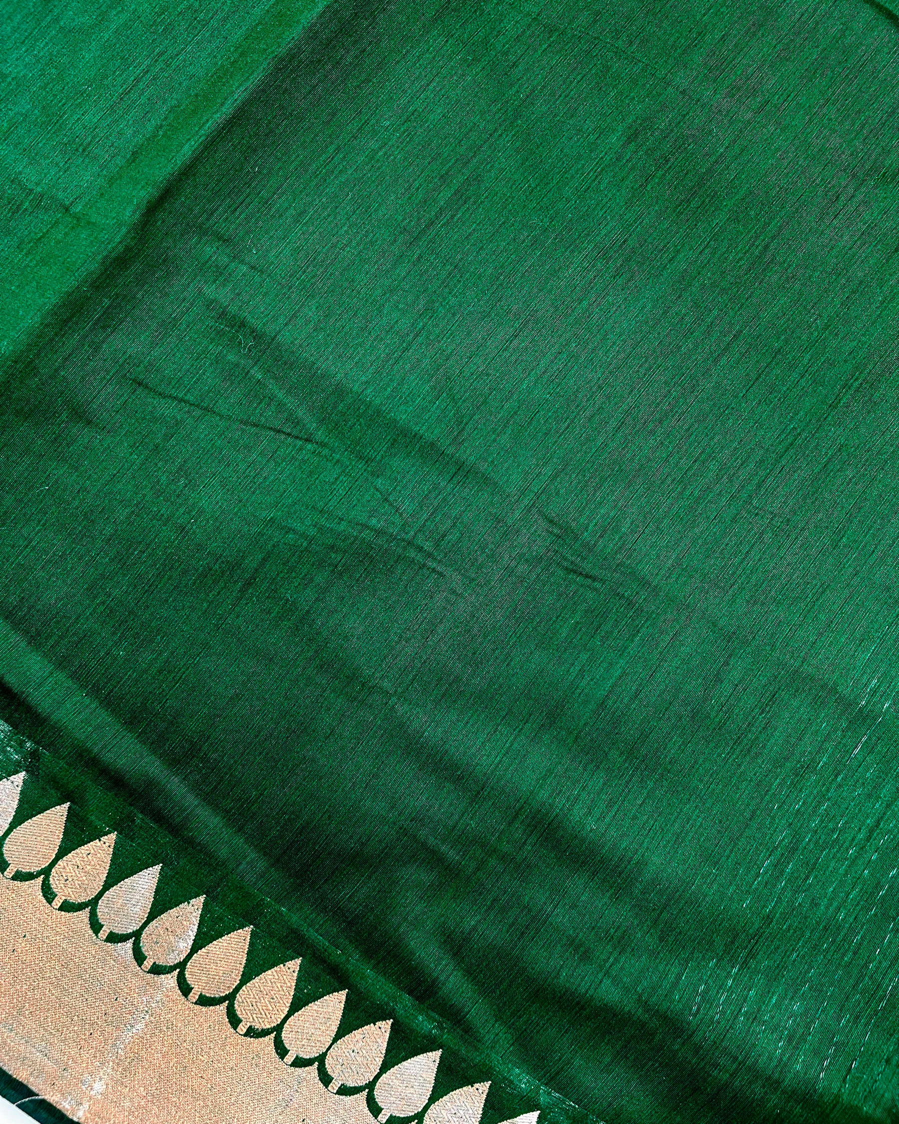 Daily Wear Bottle Green Plain Breathable Cotton Silk Saree - Niyarah