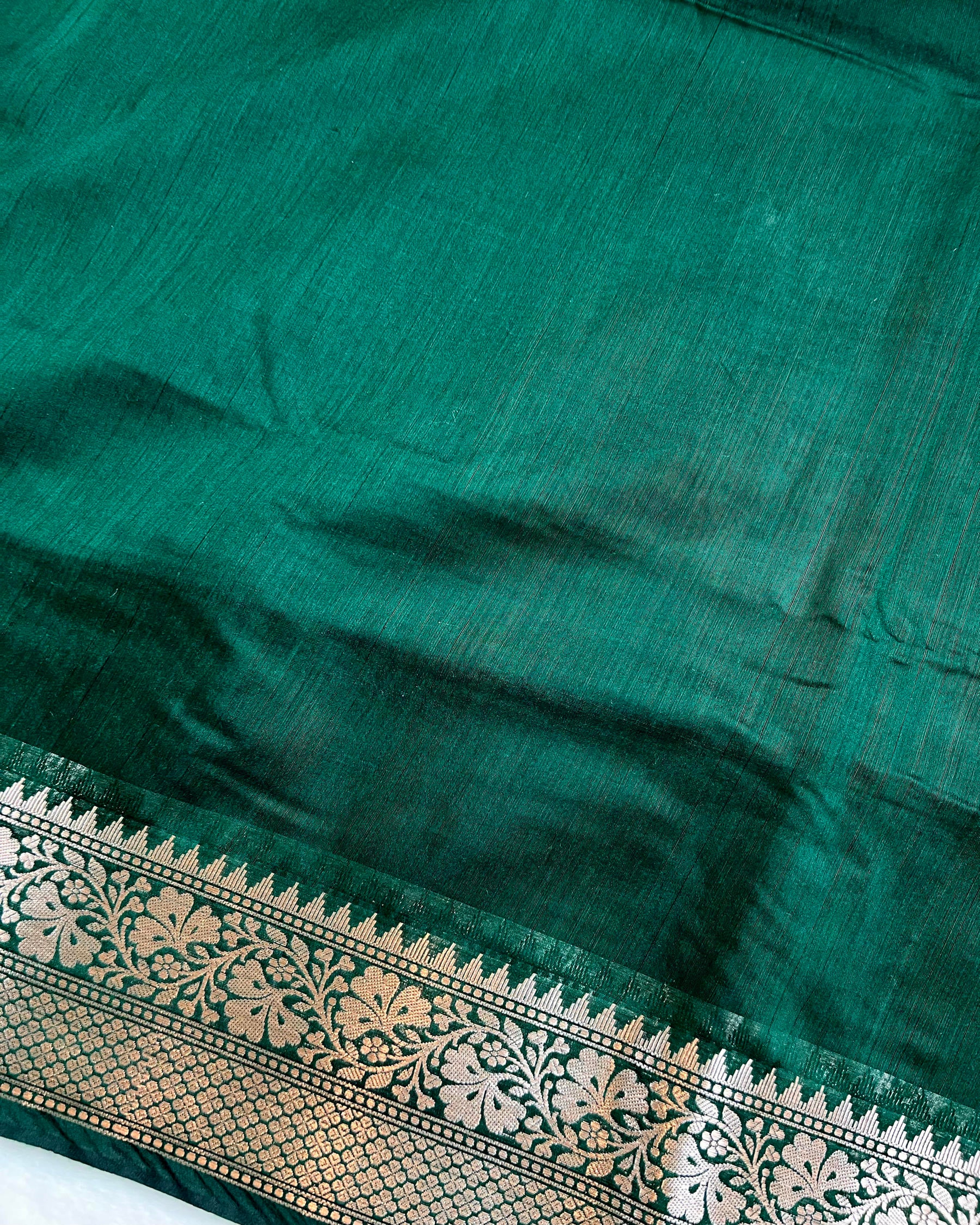 Daily Wear Bottle Green Plain Breathable Cotton Silk Saree - Niyarah