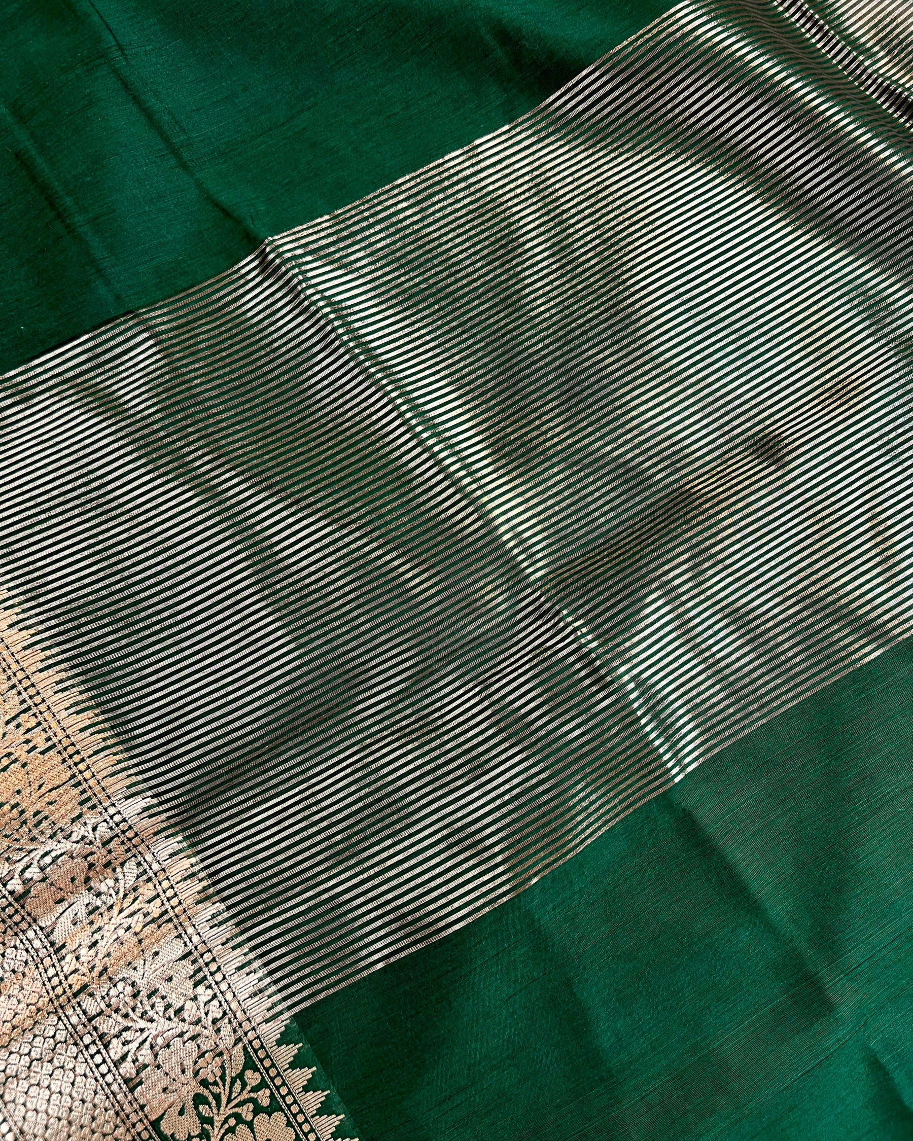 Daily Wear Bottle Green Plain Breathable Cotton Silk Saree - Niyarah
