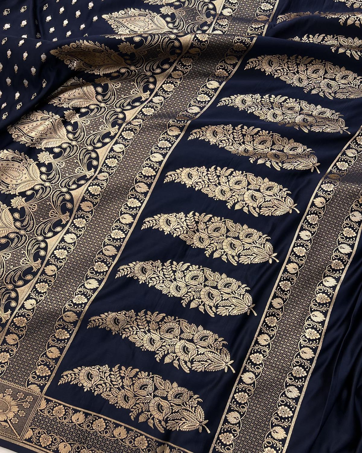 close up of leaf pattern gold zari work on pallu of navy blue saree-Niyarah