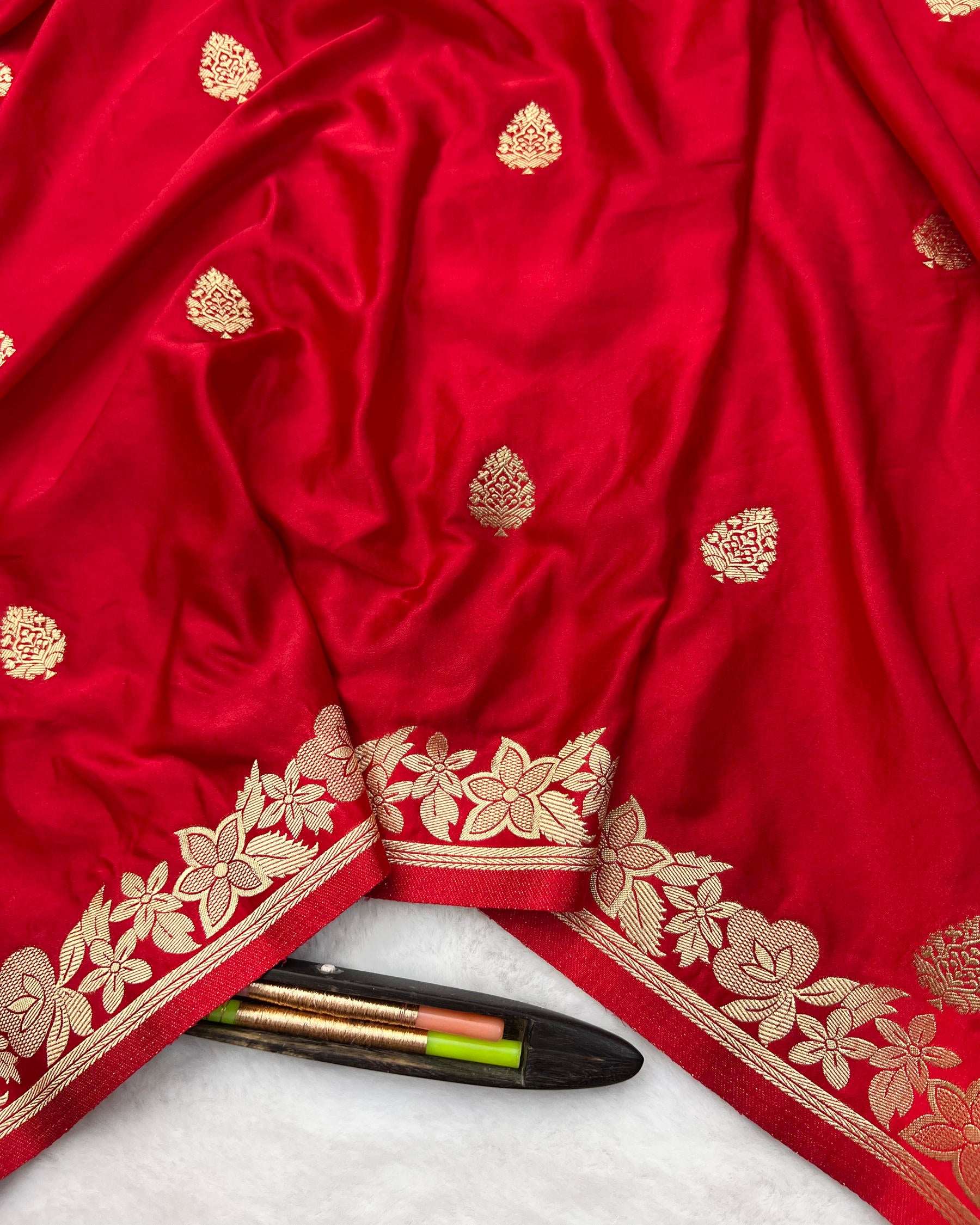 Red Shades Banarasi Boota, Open Border Mashru Katan Silk Saree - Niyarah