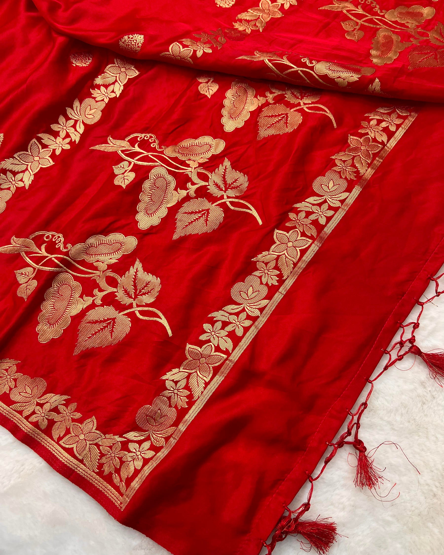 Red Shades Banarasi Boota, Open Border Mashru Katan Silk Saree - Niyarah