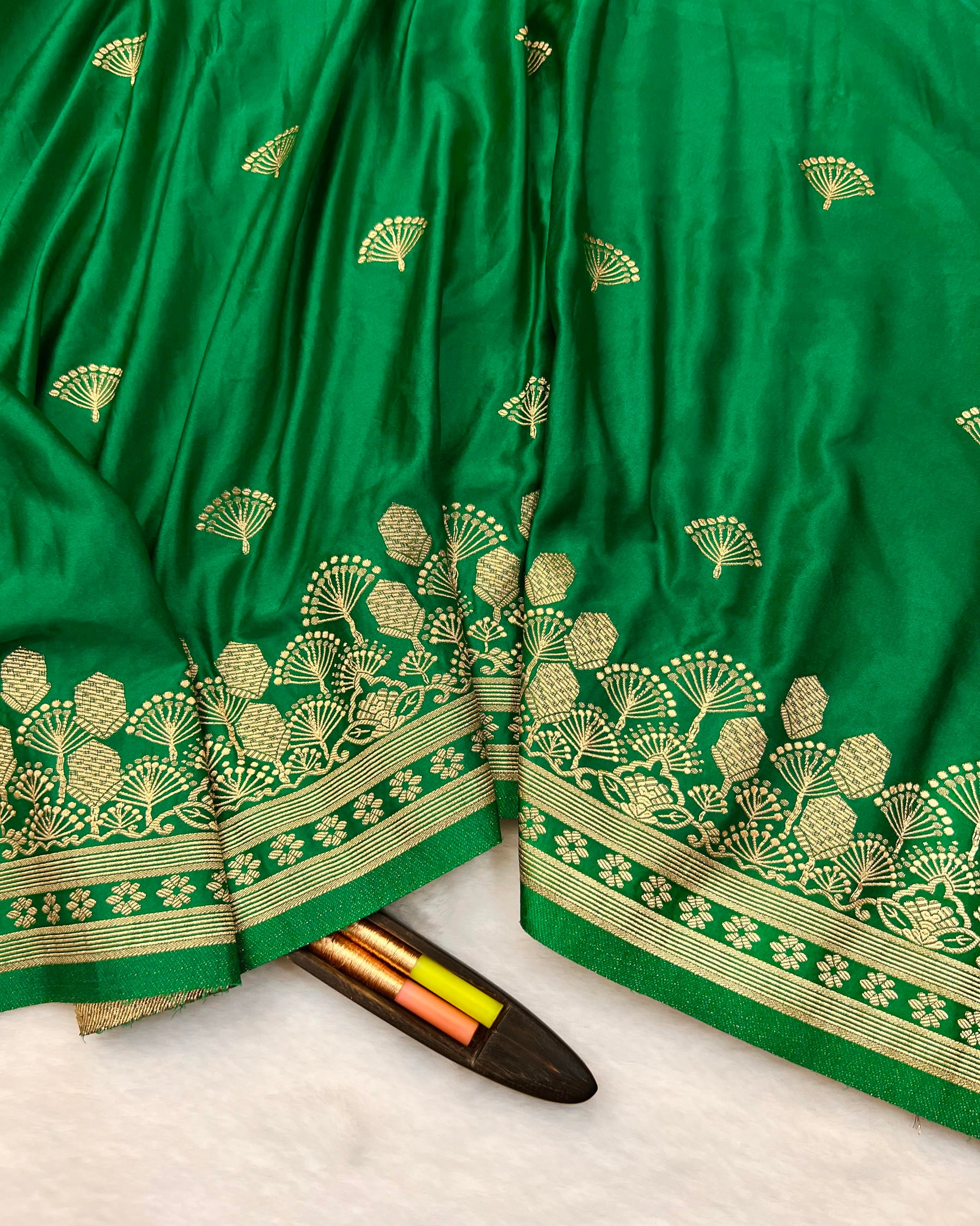 Green Shades Banarasi Floral Boota, Open Border Mashru Katan Silk Saree - Niyarah