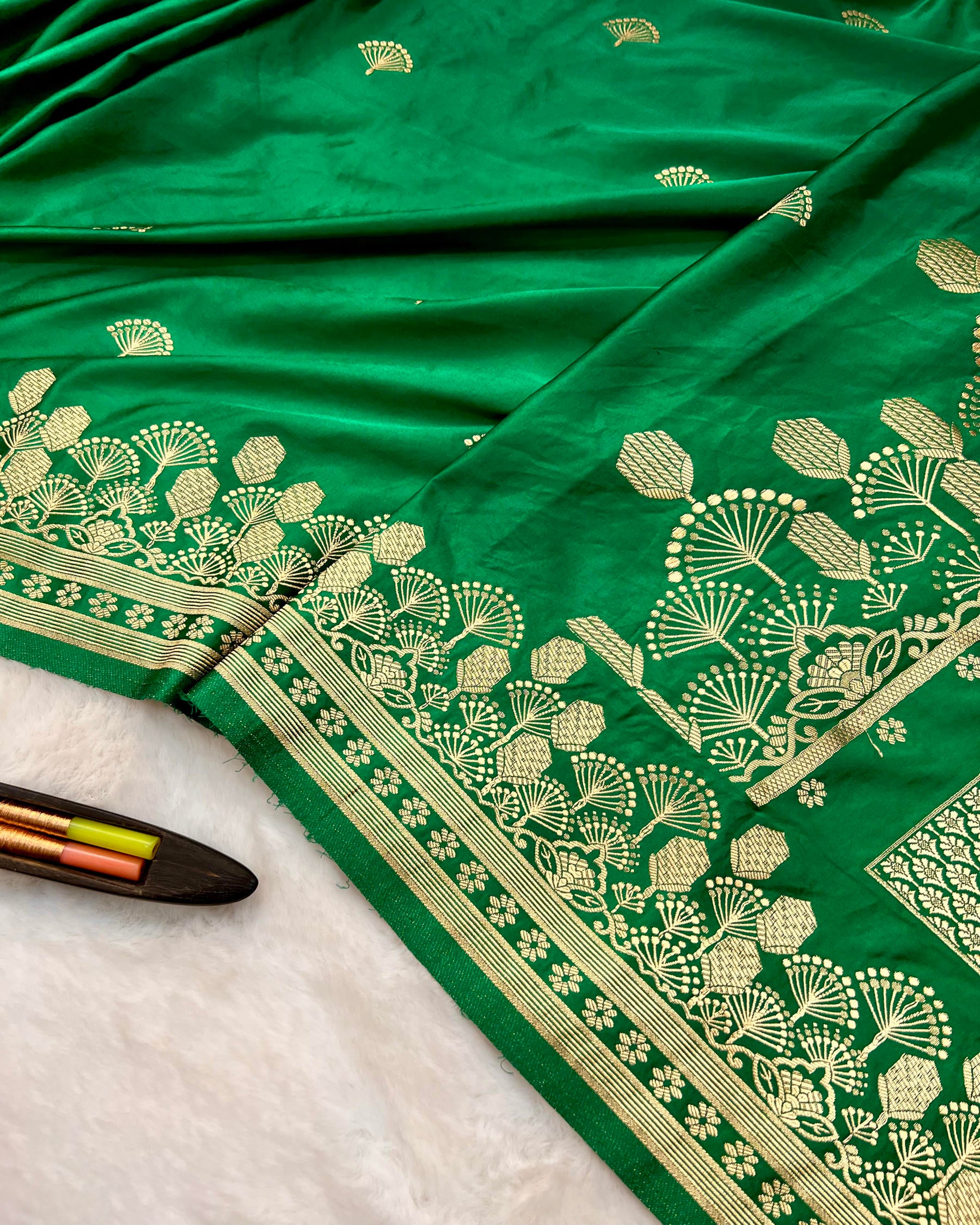 Green Shades Banarasi Floral Boota, Open Border Mashru Katan Silk Saree - Niyarah