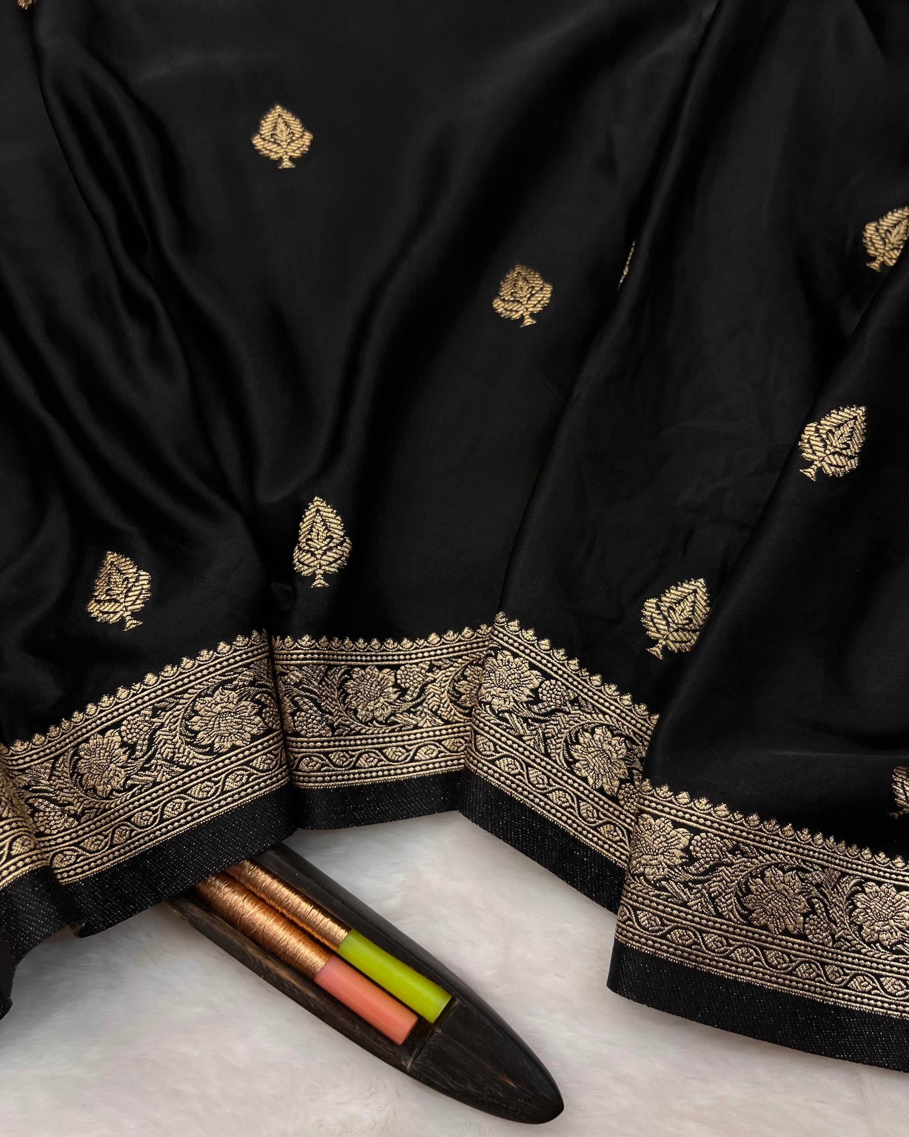 Black Shades Banarasi Floral Boota Mashru Katan Silk Saree - Niyarah