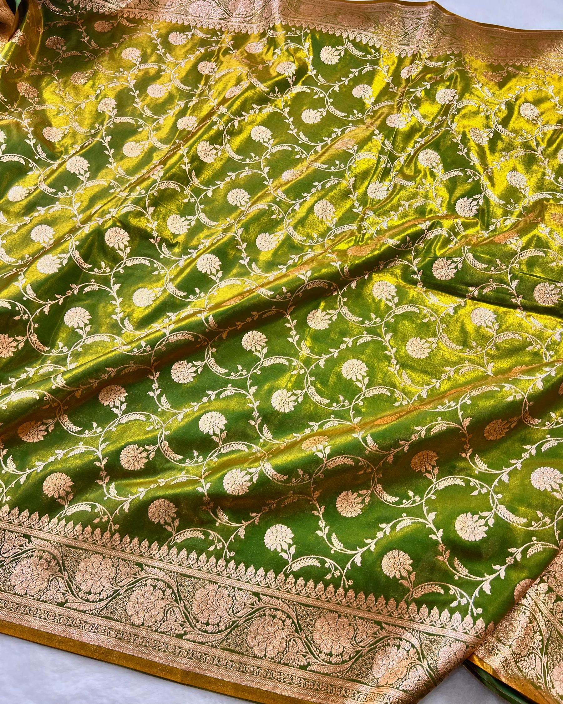 Mehandi Shades Banarasi Floral Zaal Mashru Satin Silk Saree - Niyarah