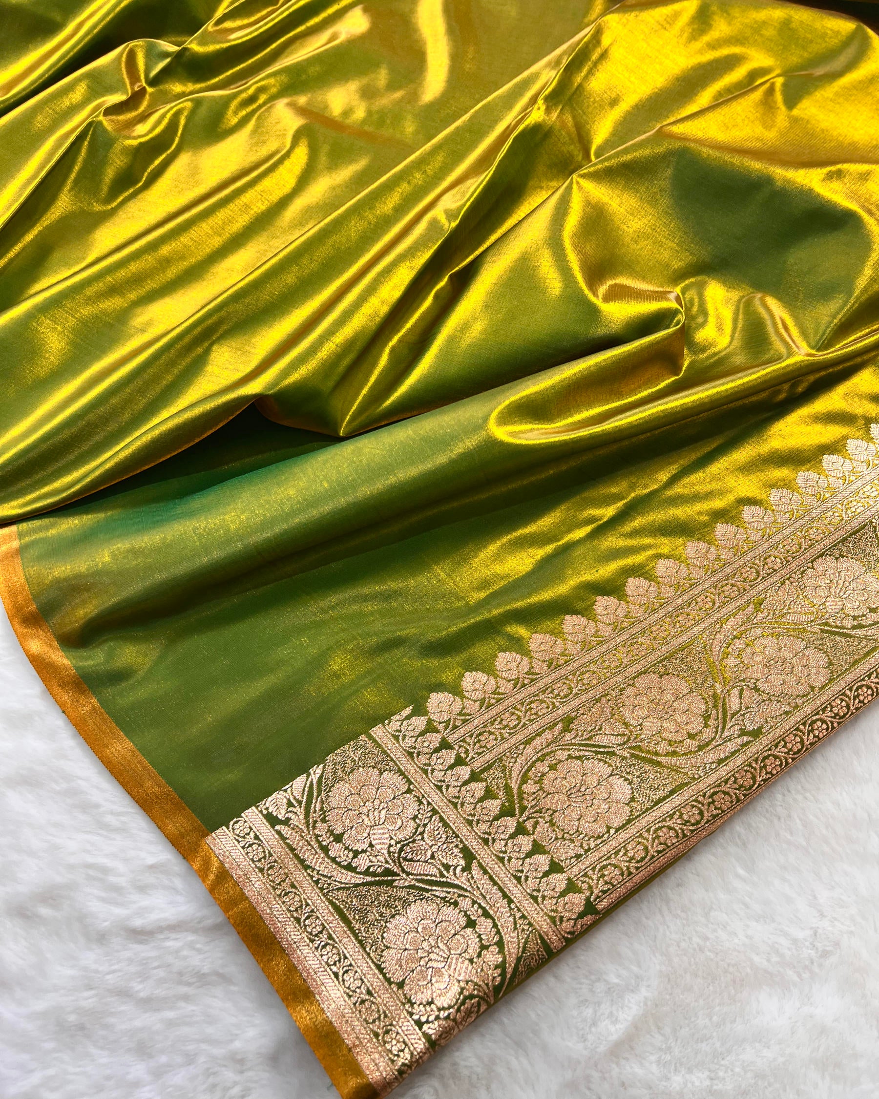 Mehandi Shades Banarasi Floral Zaal Mashru Satin Silk Saree - Niyarah