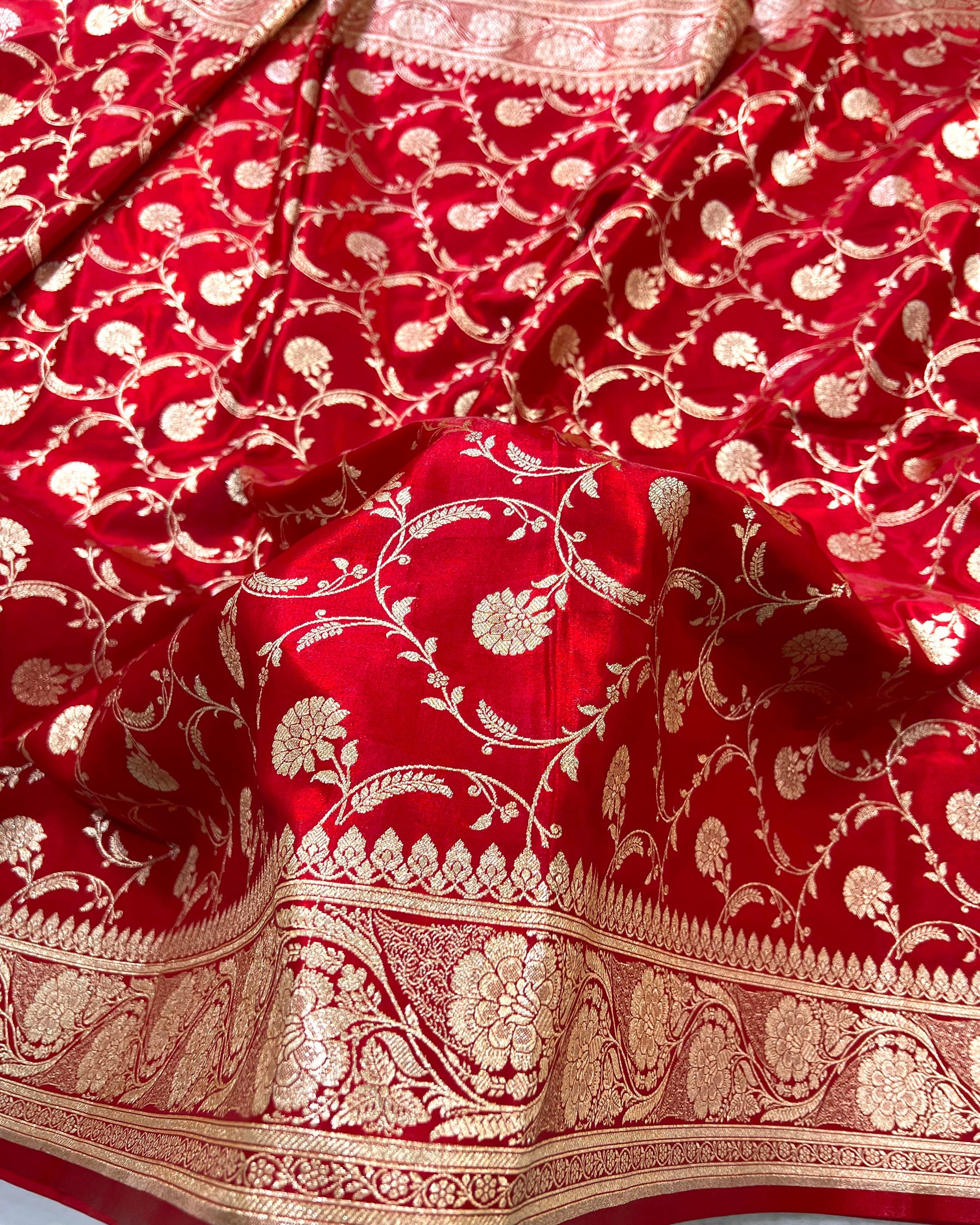 Red Banarasi Floral Zaal Mashru Satin Silk Saree - Niyarah