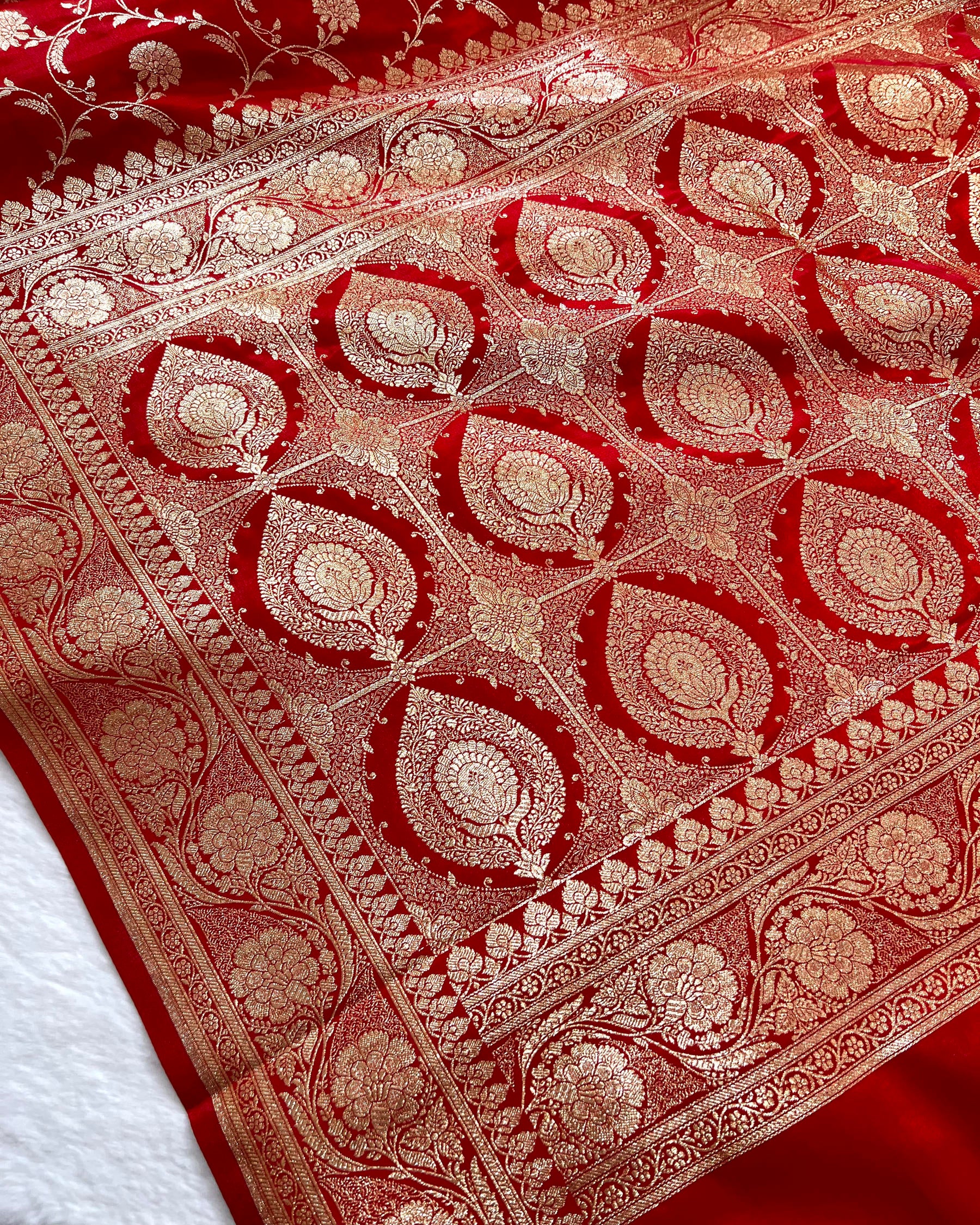 Red Banarasi Floral Zaal Mashru Satin Silk Saree - Niyarah