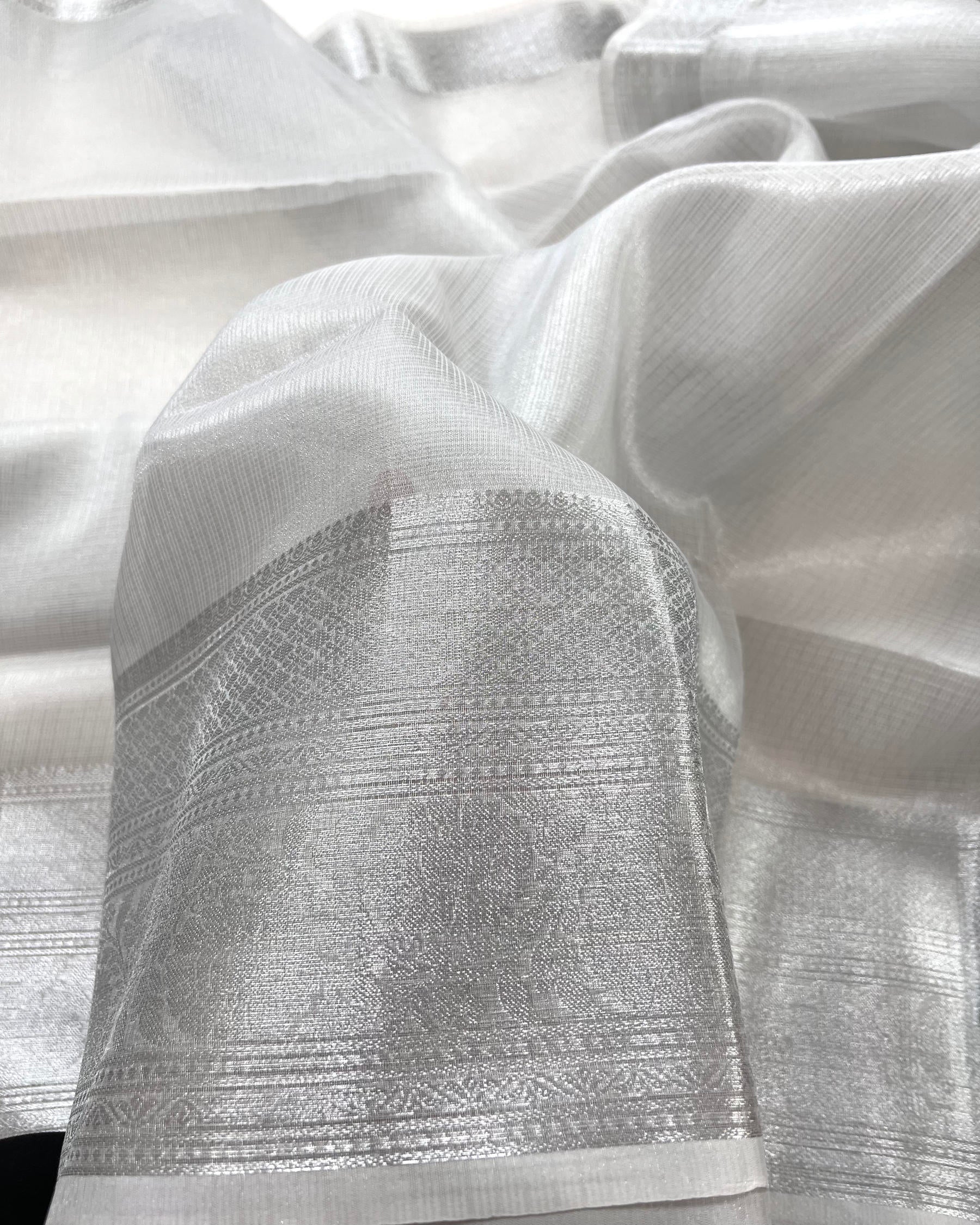 Plain Silver Zari Weaving Banarasi Soft Tissue Saree - Niyarah