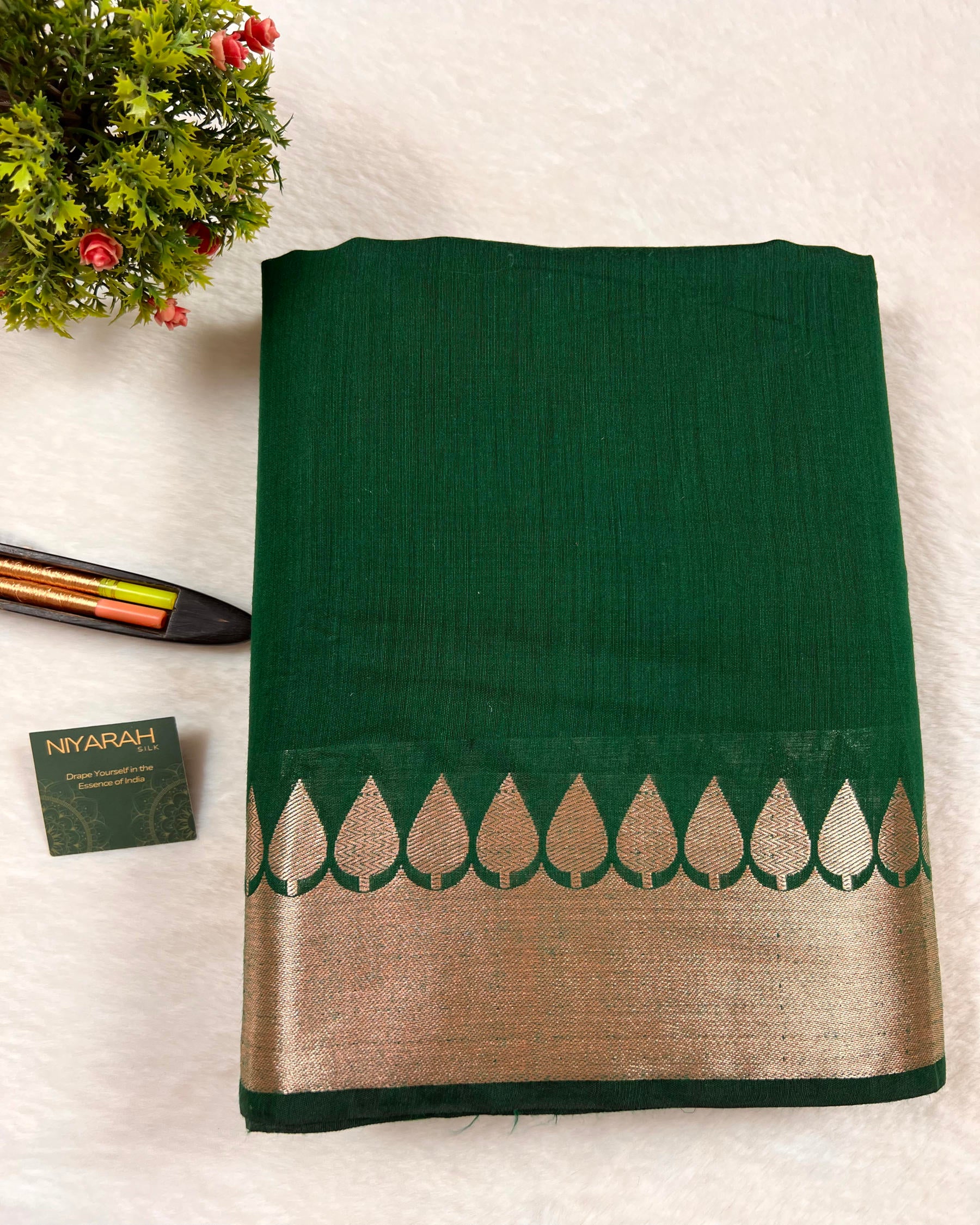 Daily Wear Bottle Green Plain Breathable Cotton Silk Saree - Niyarah