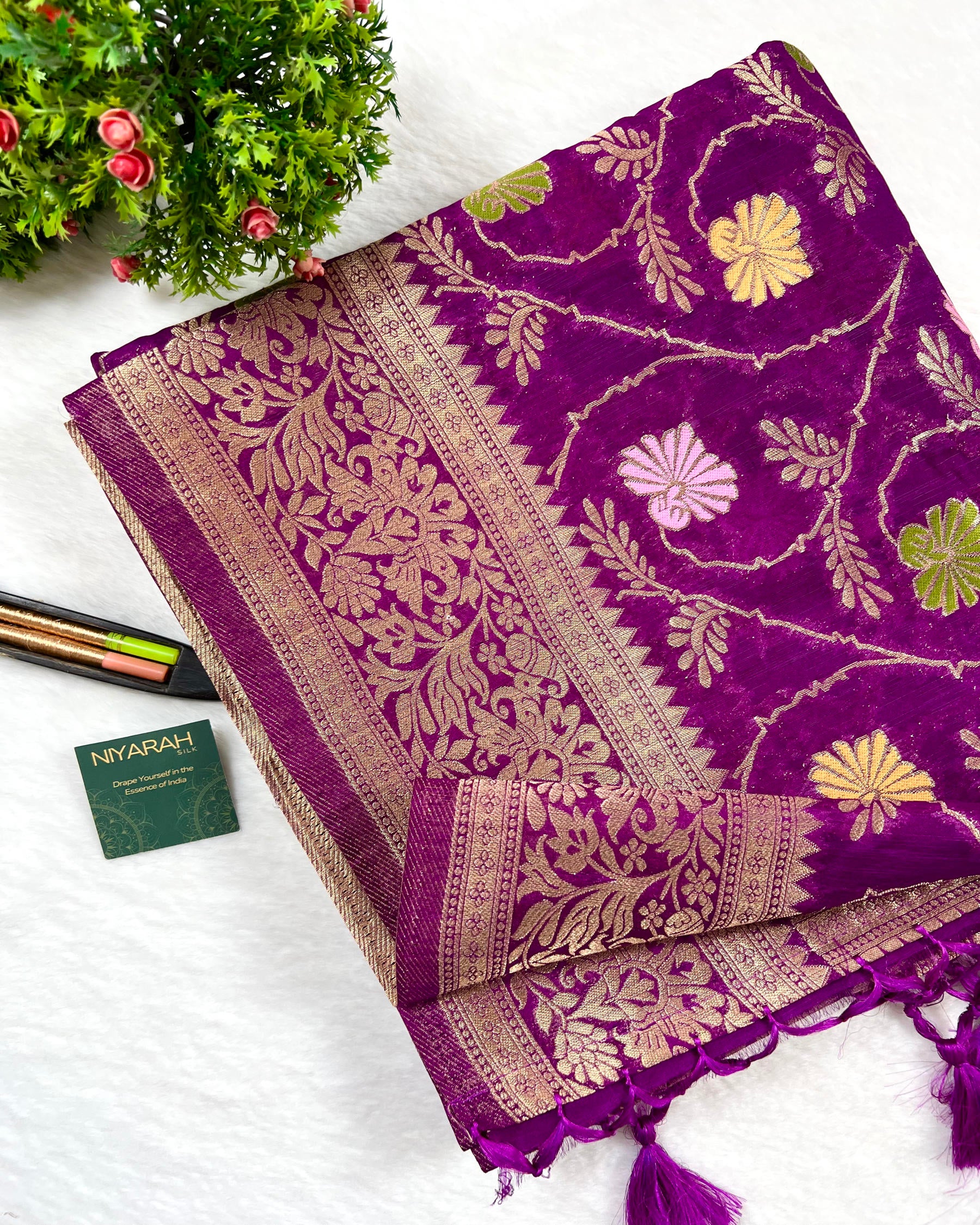 Purple Shades Meena Jaal Semi Linen Silk Saree - Niyarah
