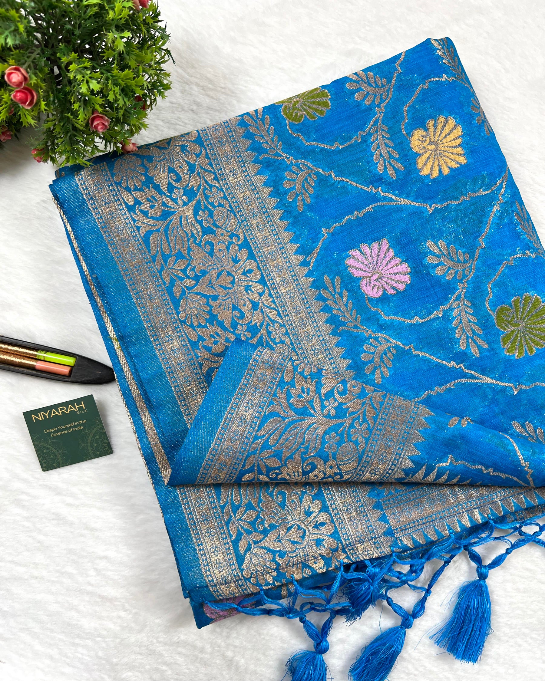 Blue Shades Meena Jaal Semi Linen Silk Saree - Niyarah