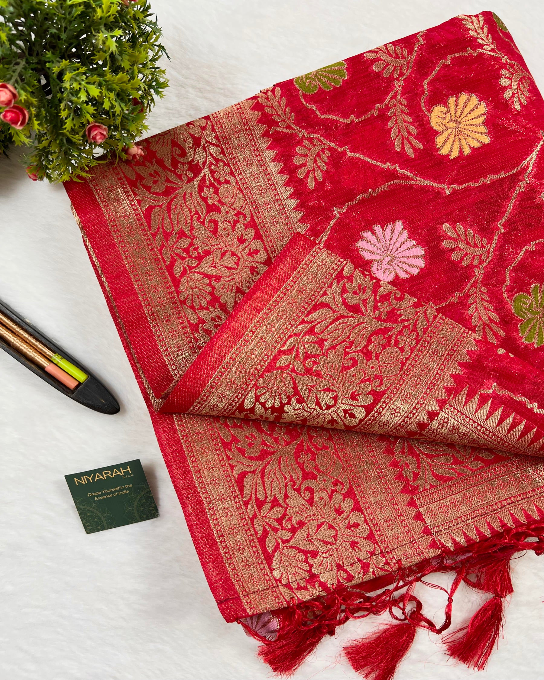 Red Shades Meena Jaal Semi Linen Silk Saree - Niyarah