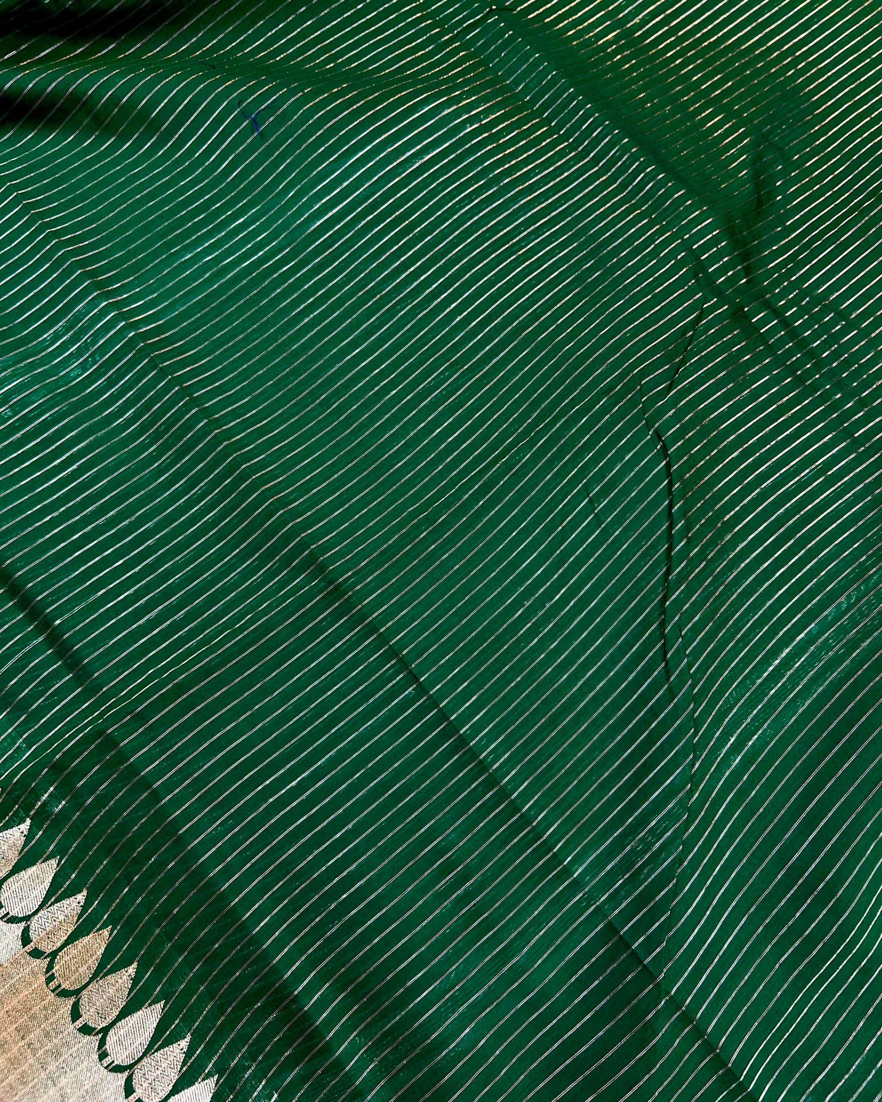 Daily Wear Bottle Green Plain Breathable Cotton Silk Saree - Niyarah