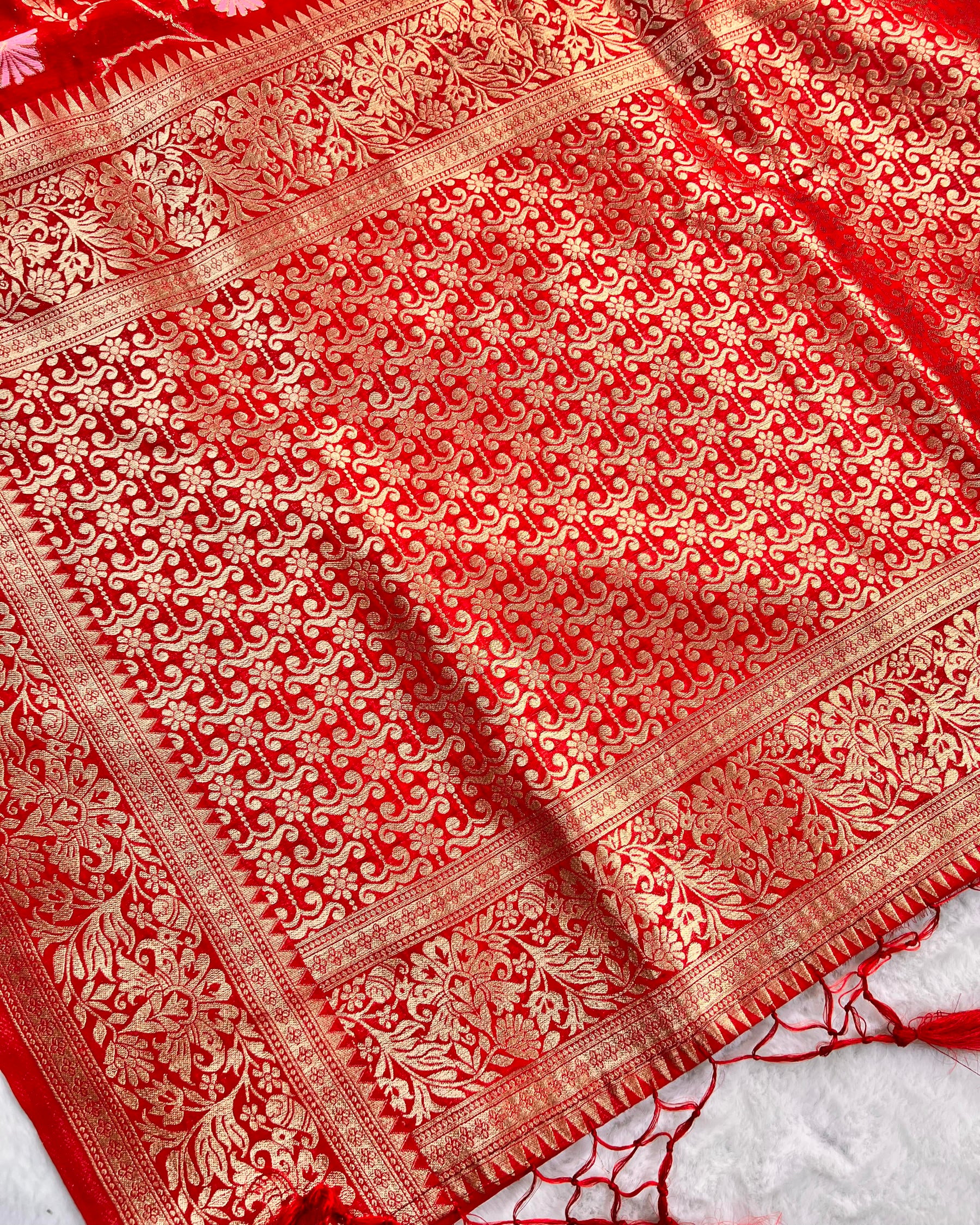 Red Shades Meena Jaal Semi Linen Silk Saree - Niyarah