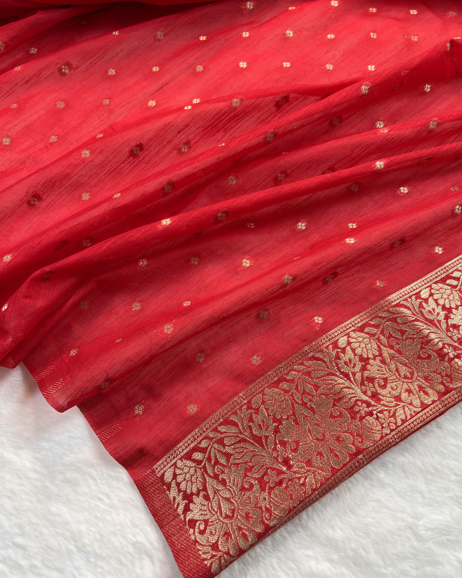 Red Shades Meena Jaal Semi Linen Silk Saree - Niyarah