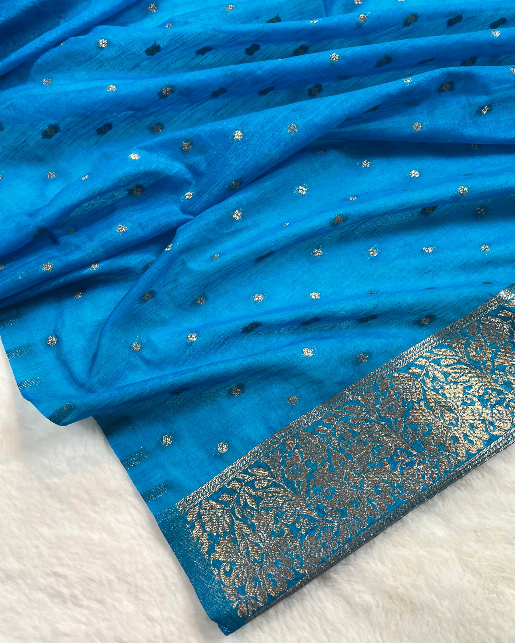 Blue Shades Meena Jaal Semi Linen Silk Saree - Niyarah