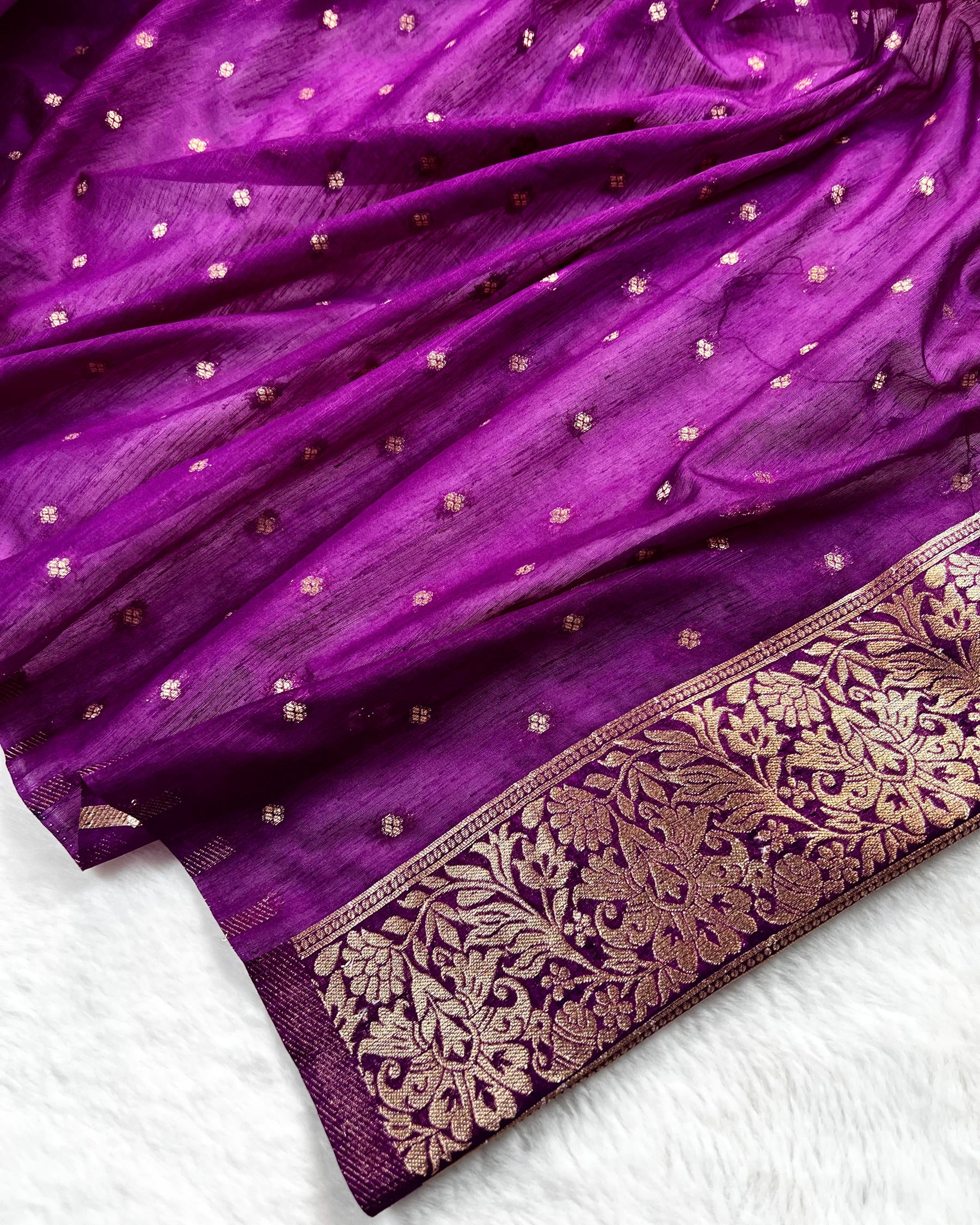 Purple Shades Meena Jaal Semi Linen Silk Saree - Niyarah