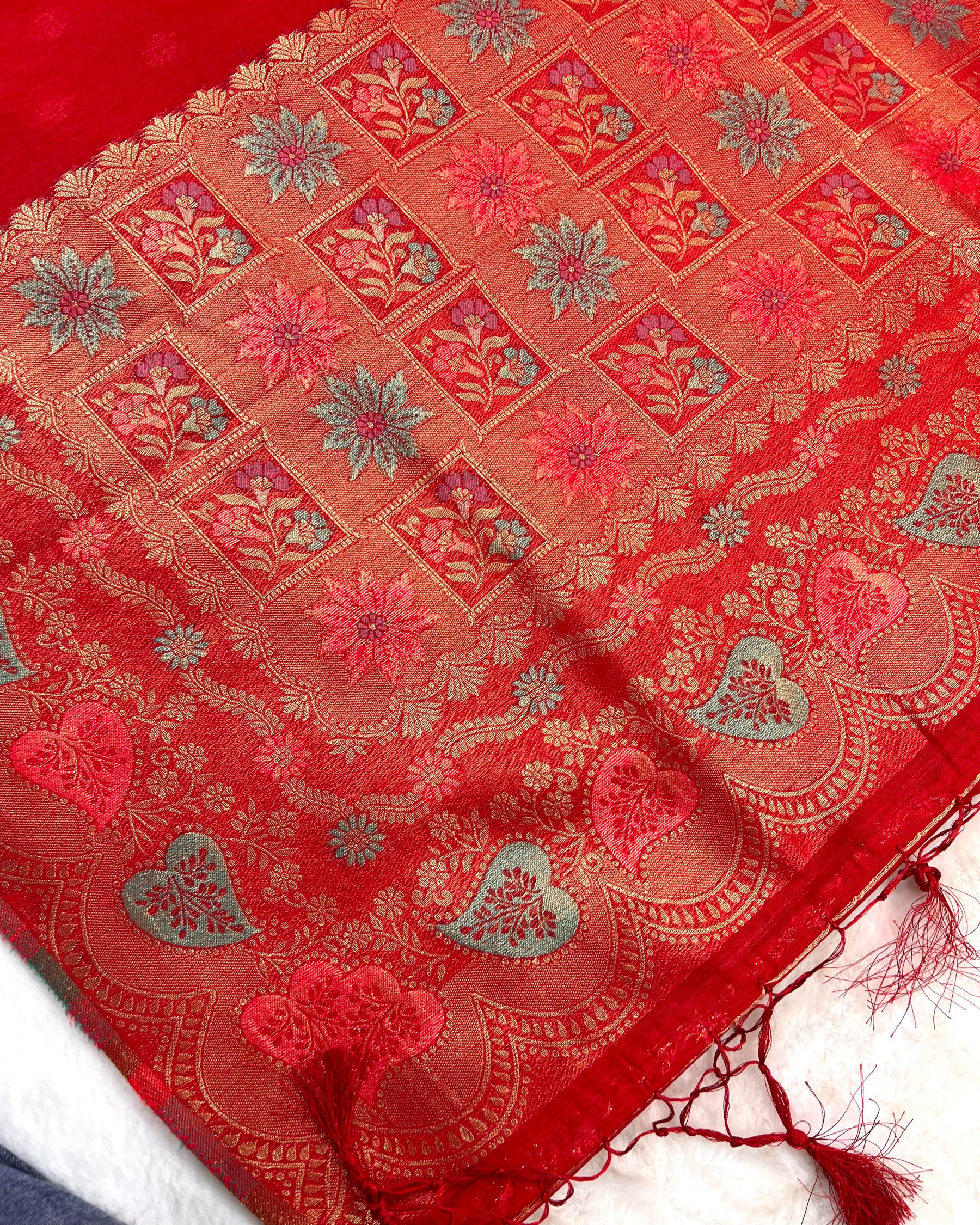 Red Shades Meena Boota Semi Linen Silk Saree - Niyarah