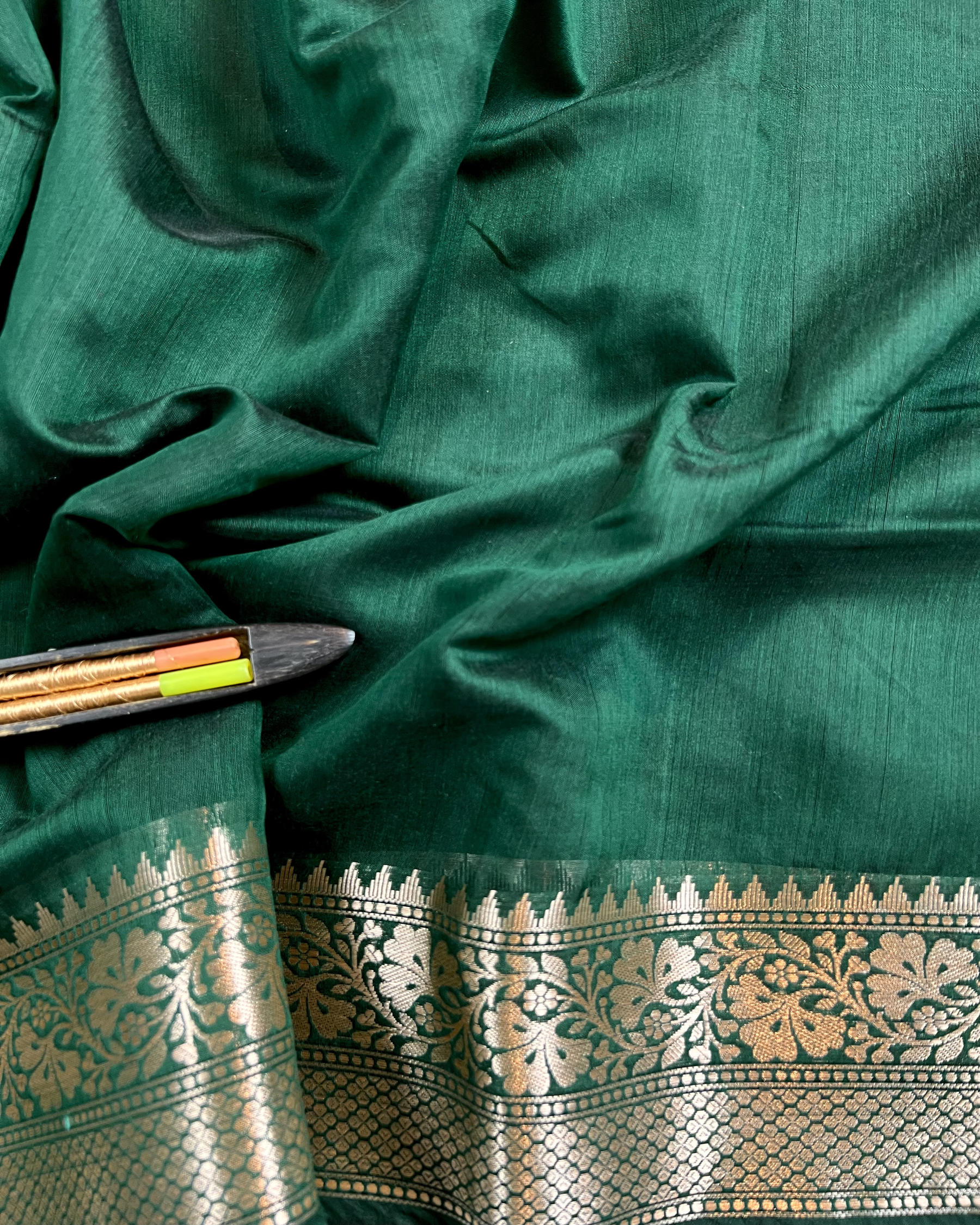 Daily Wear Bottle Green Plain Breathable Cotton Silk Saree - Niyarah